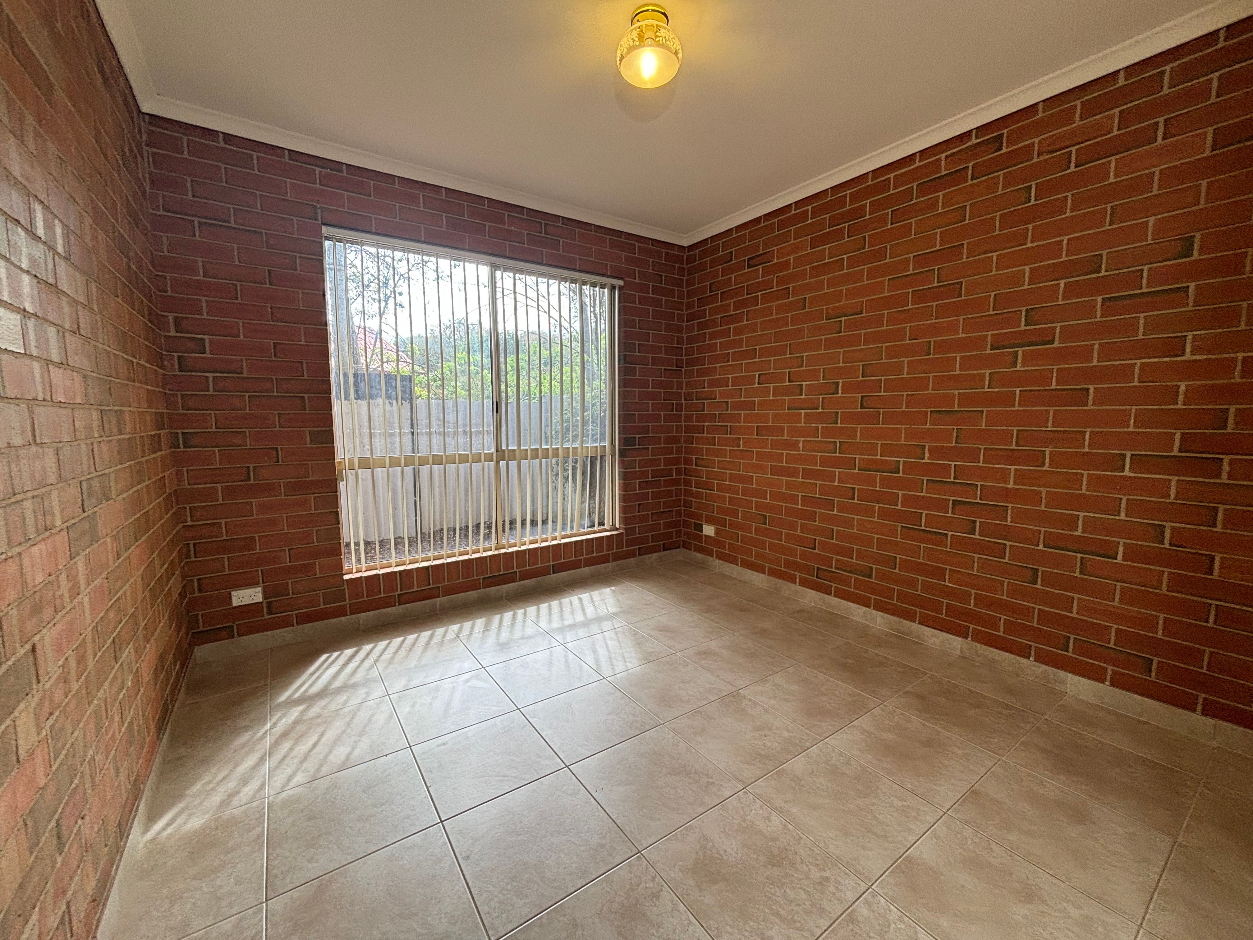 24-26 Uri Street — photo 9 of 23