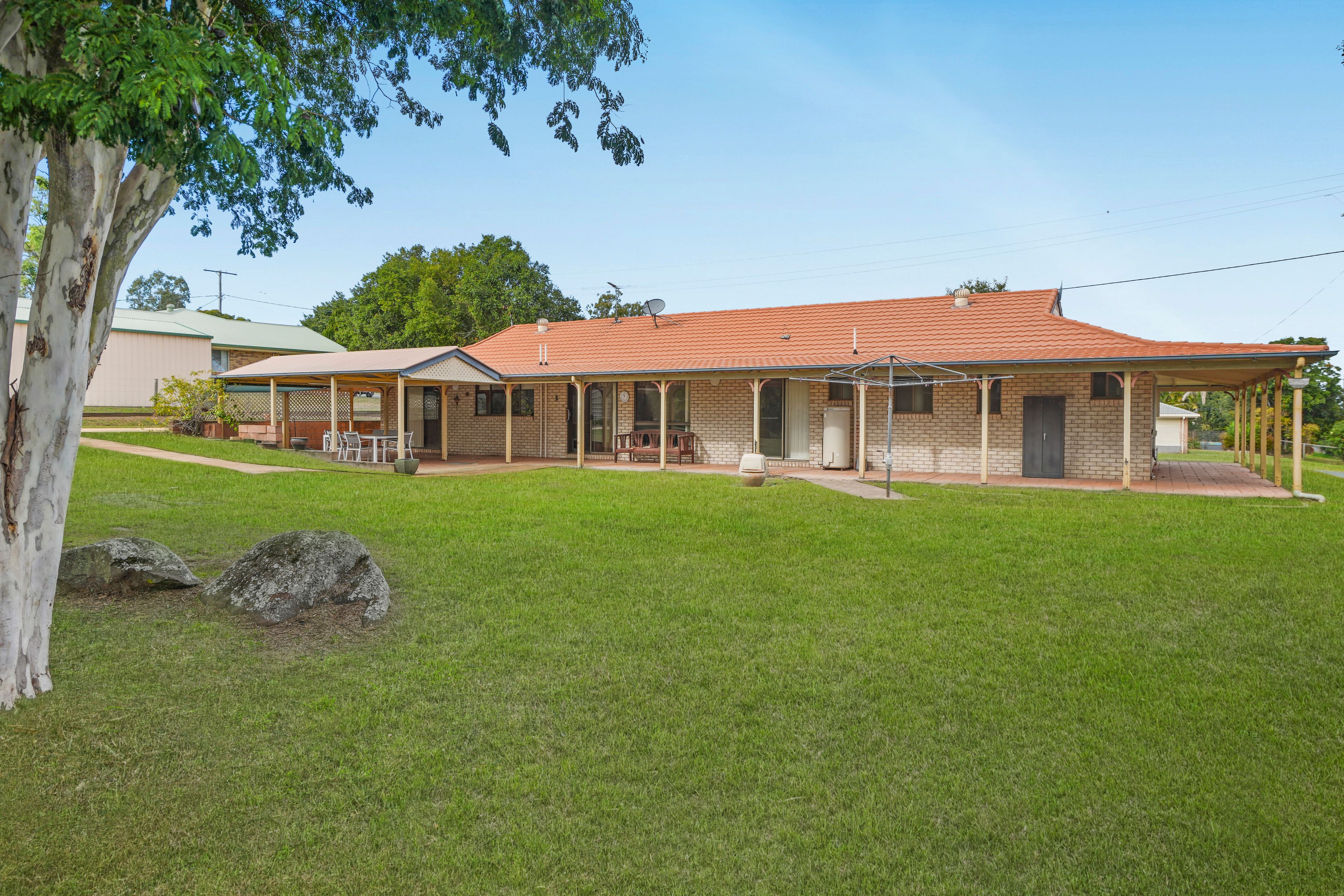 92-94 Tullamore Way — photo from Ray White Rural Beaudesert