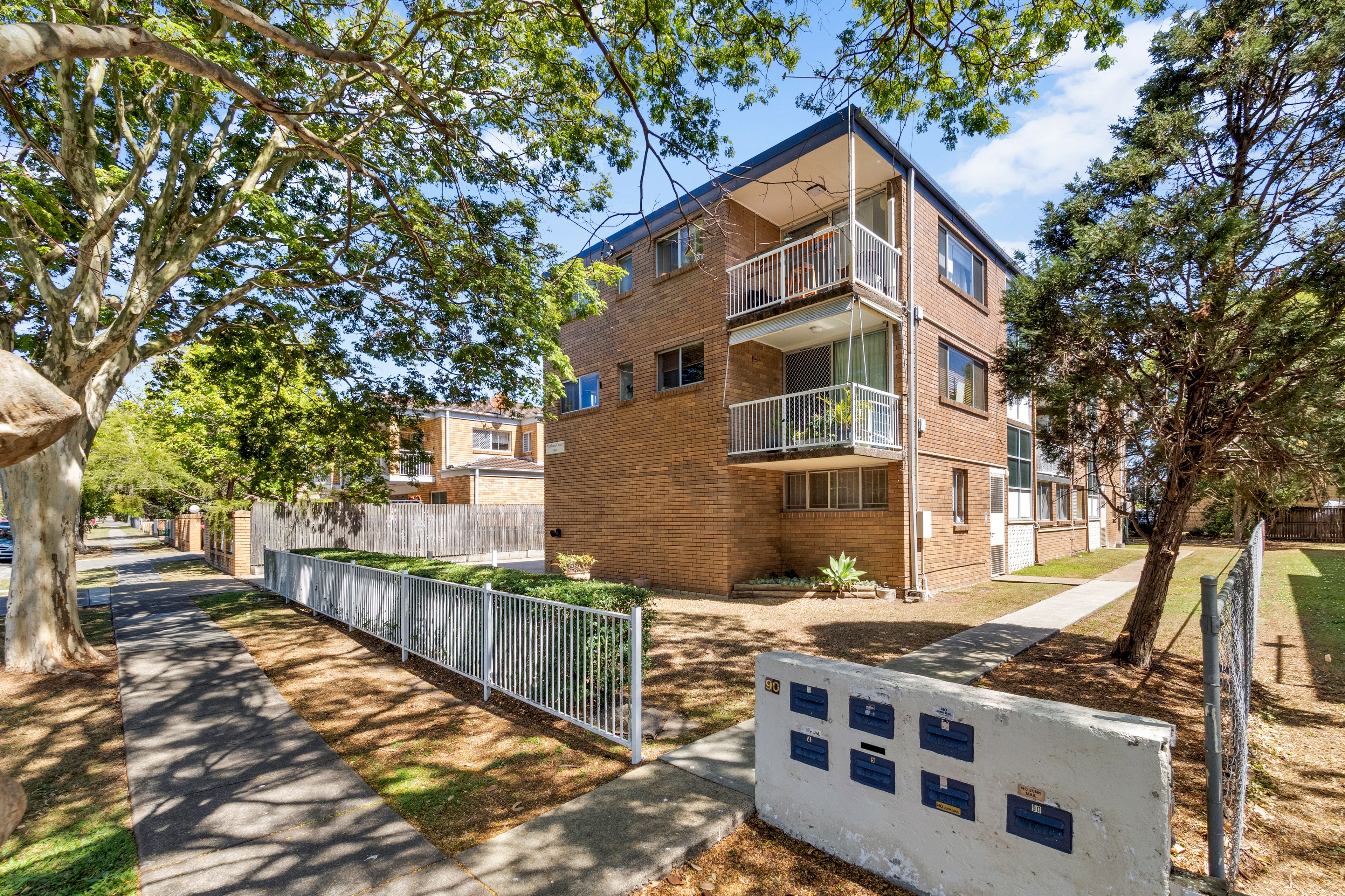 1/90 French Street — photo from Ray White West End