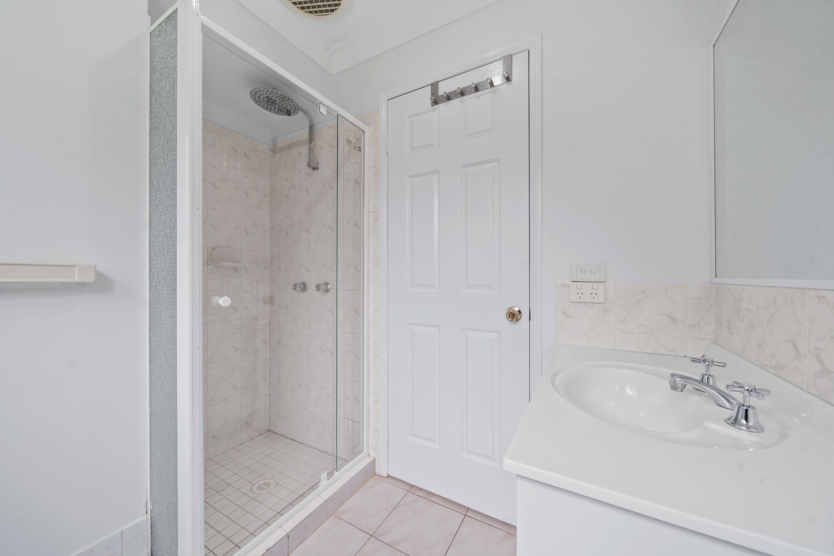 12 Vernon Court — photo 5 of 11
