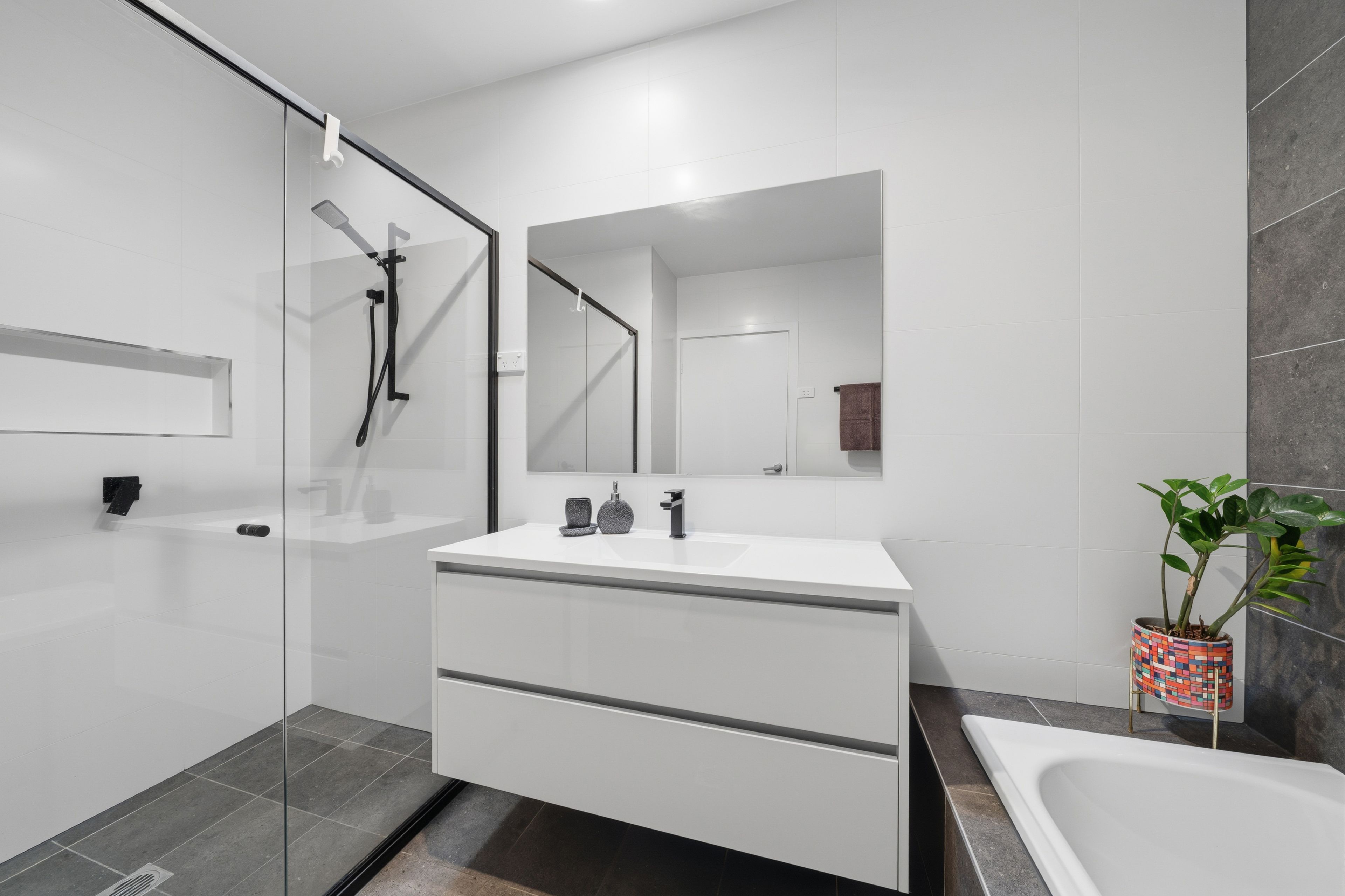 2/4 Lorraway Street — photo 12 of 27
