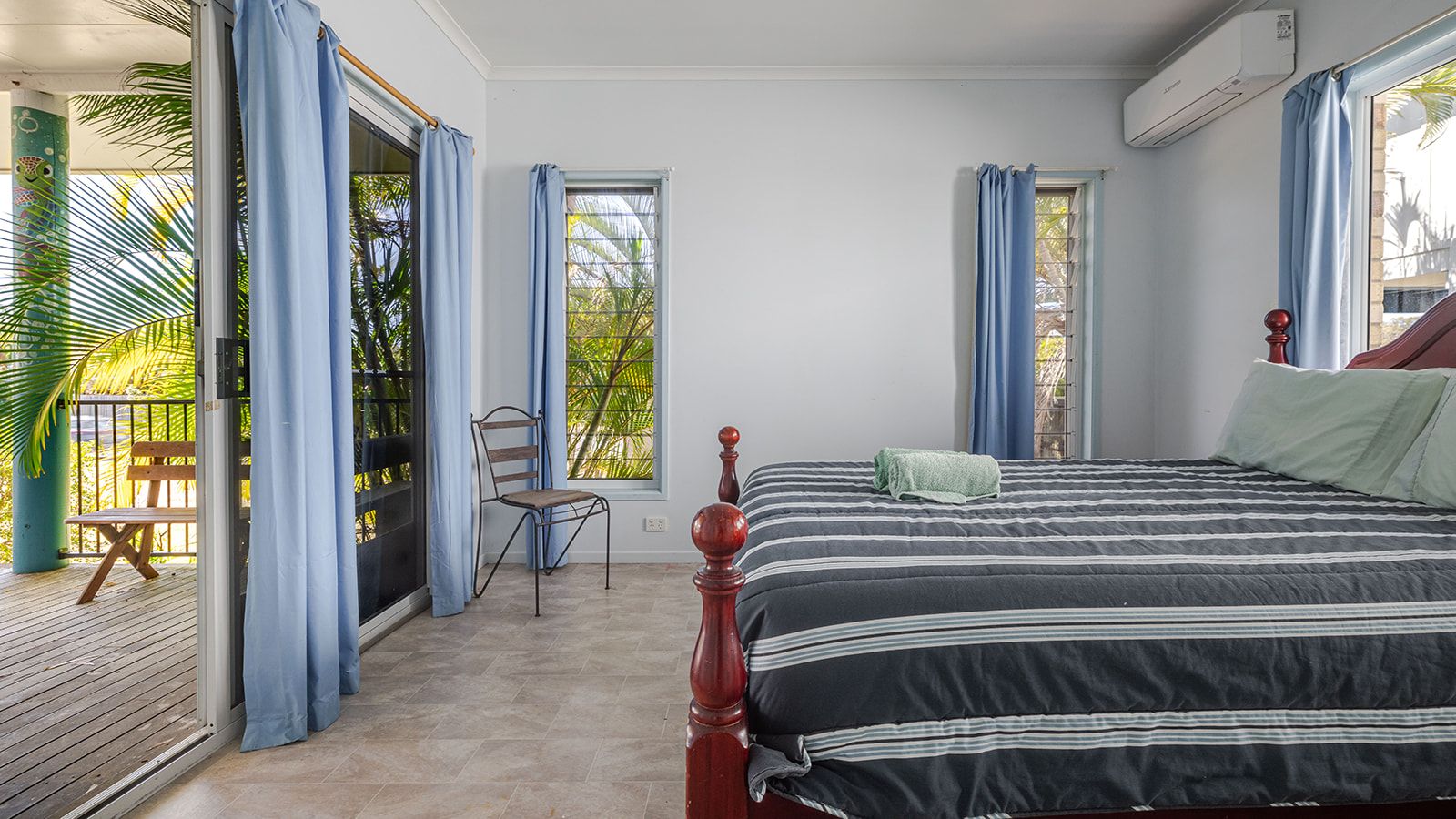 19 Captain Cook Drive — photo 10 of 28