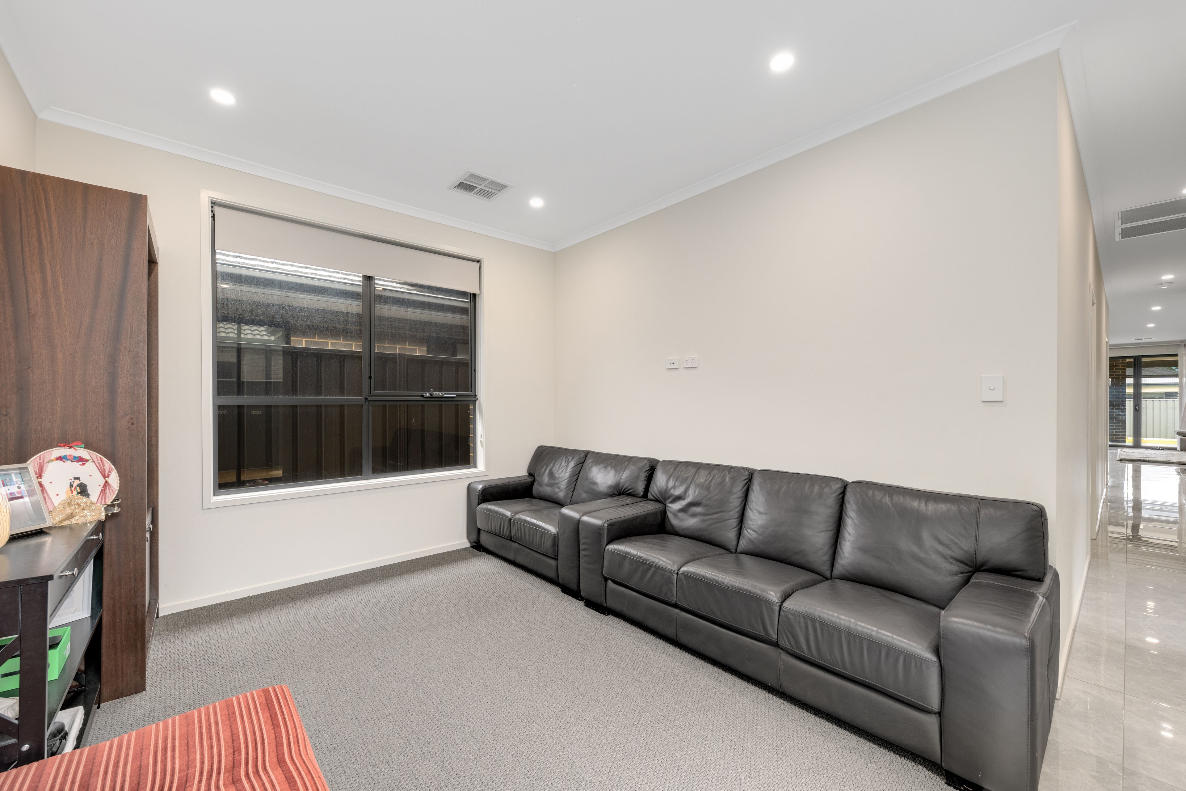 Sleek Modern Luxury — photo 11 of 23