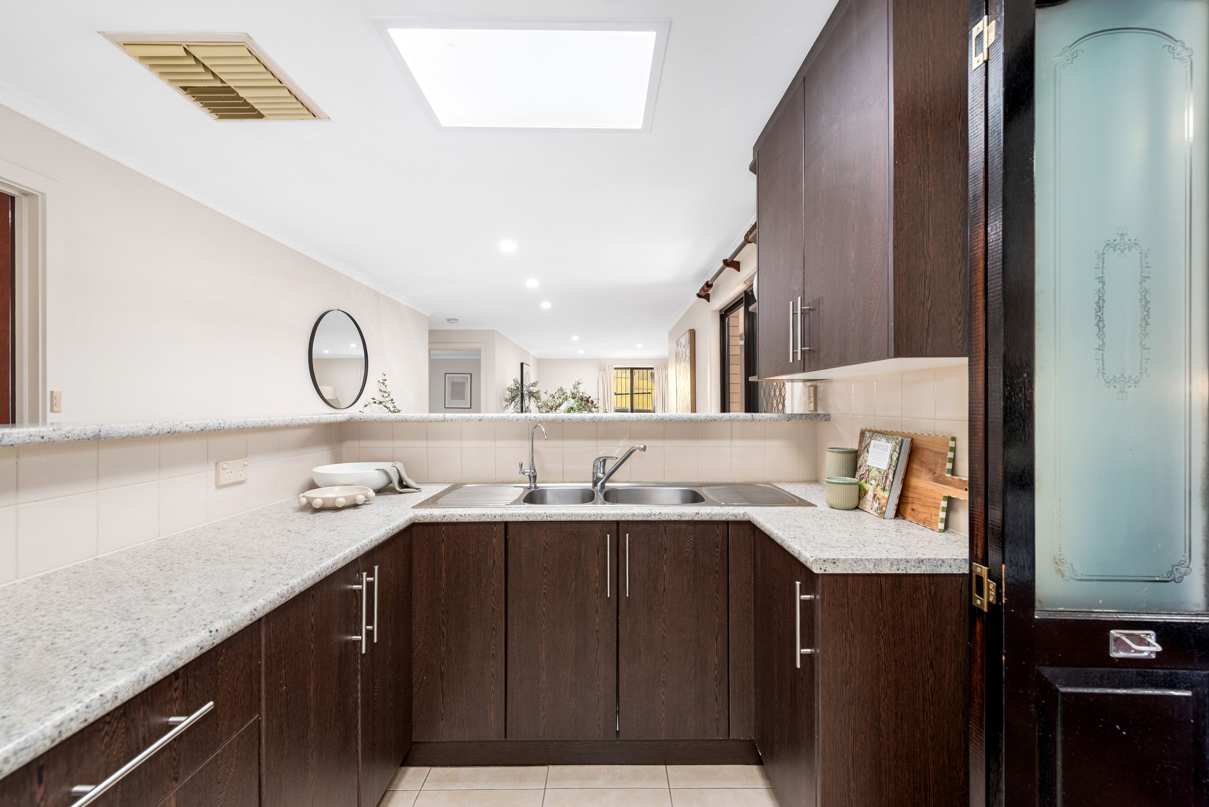 75 Sherebrooke Boulevard — photo 9 of 24