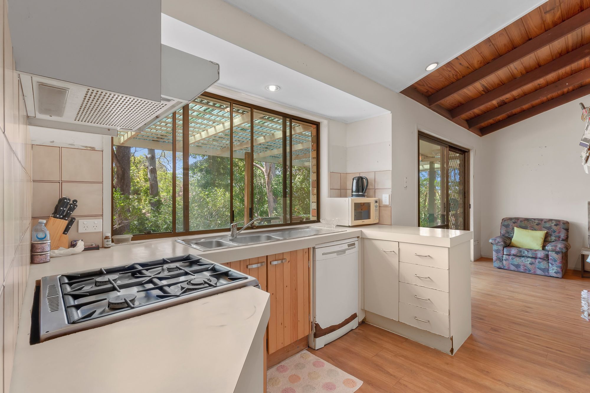 22 Mazzard Street, Bellbowrie, QLD 4070