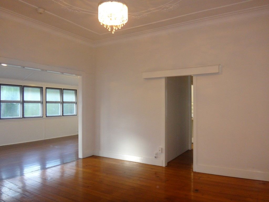 17 Woodstock Avenue, Taringa, QLD 4068