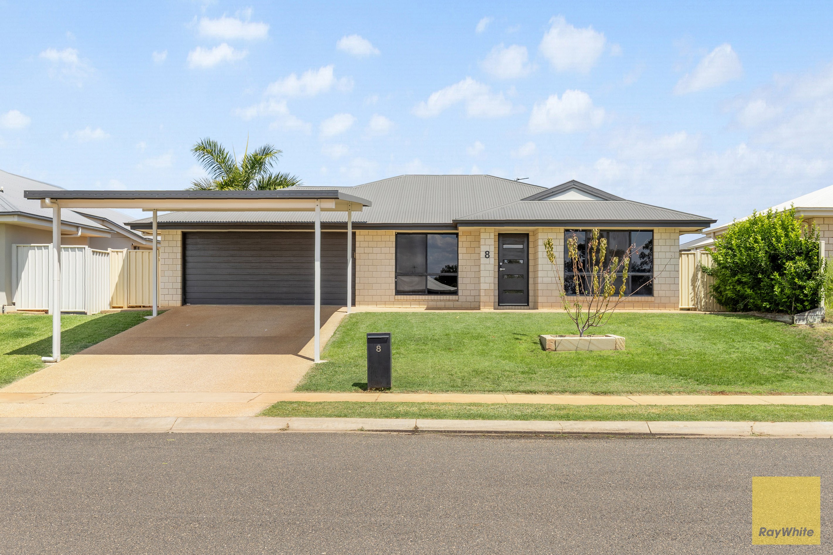 8 Canterbury Road, Emerald, QLD 4720