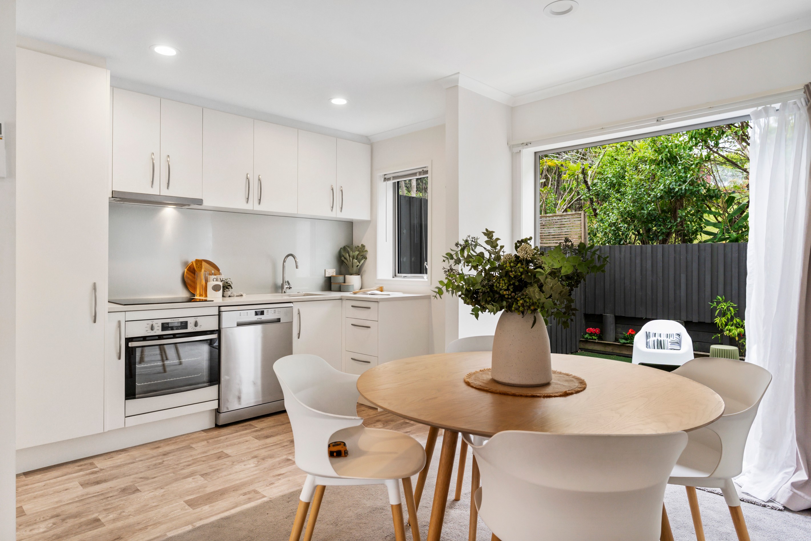 8/13 Kaihu Street, Northcote, North Shore City