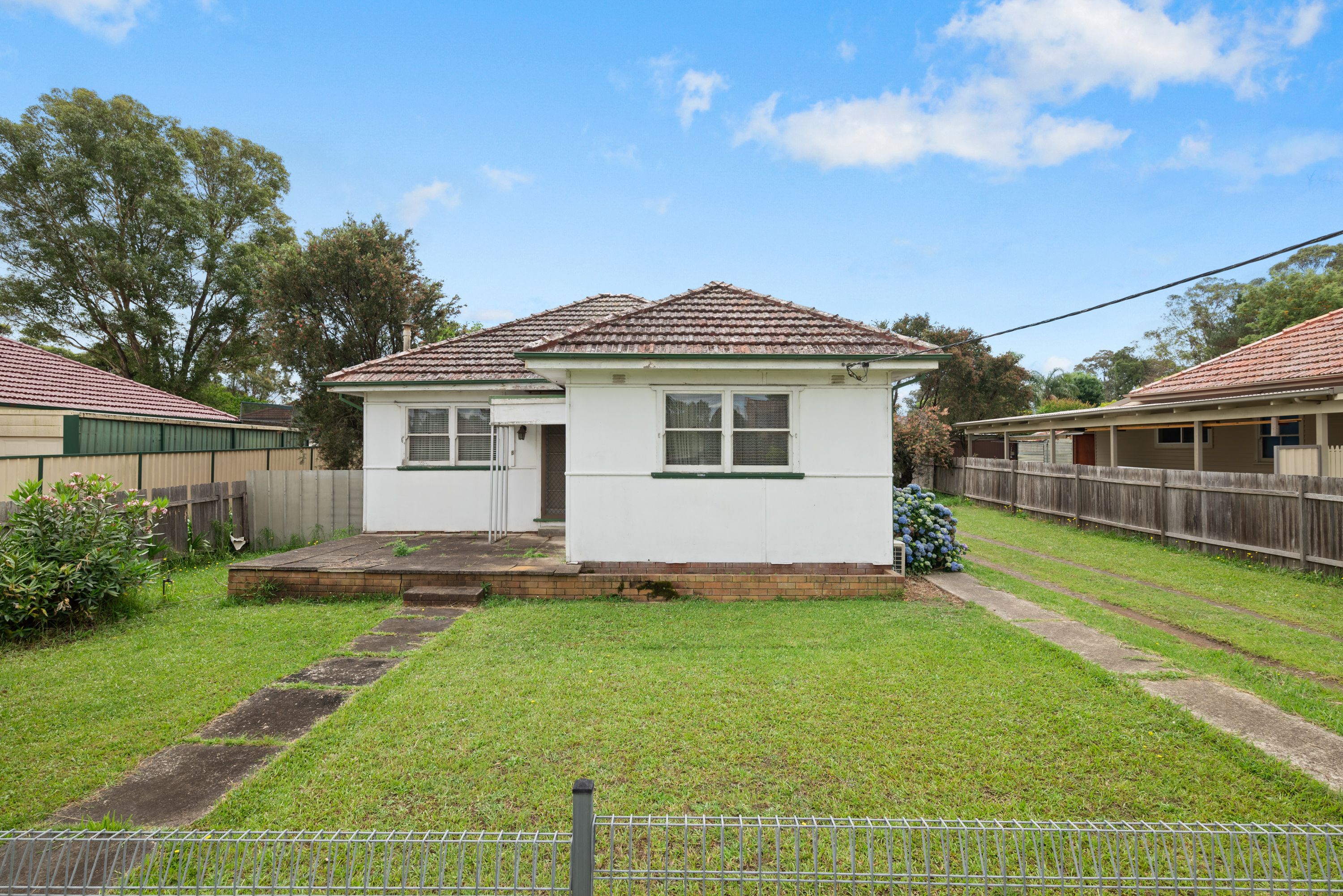 8 Hosking Crescent, Glenfield, NSW 2167