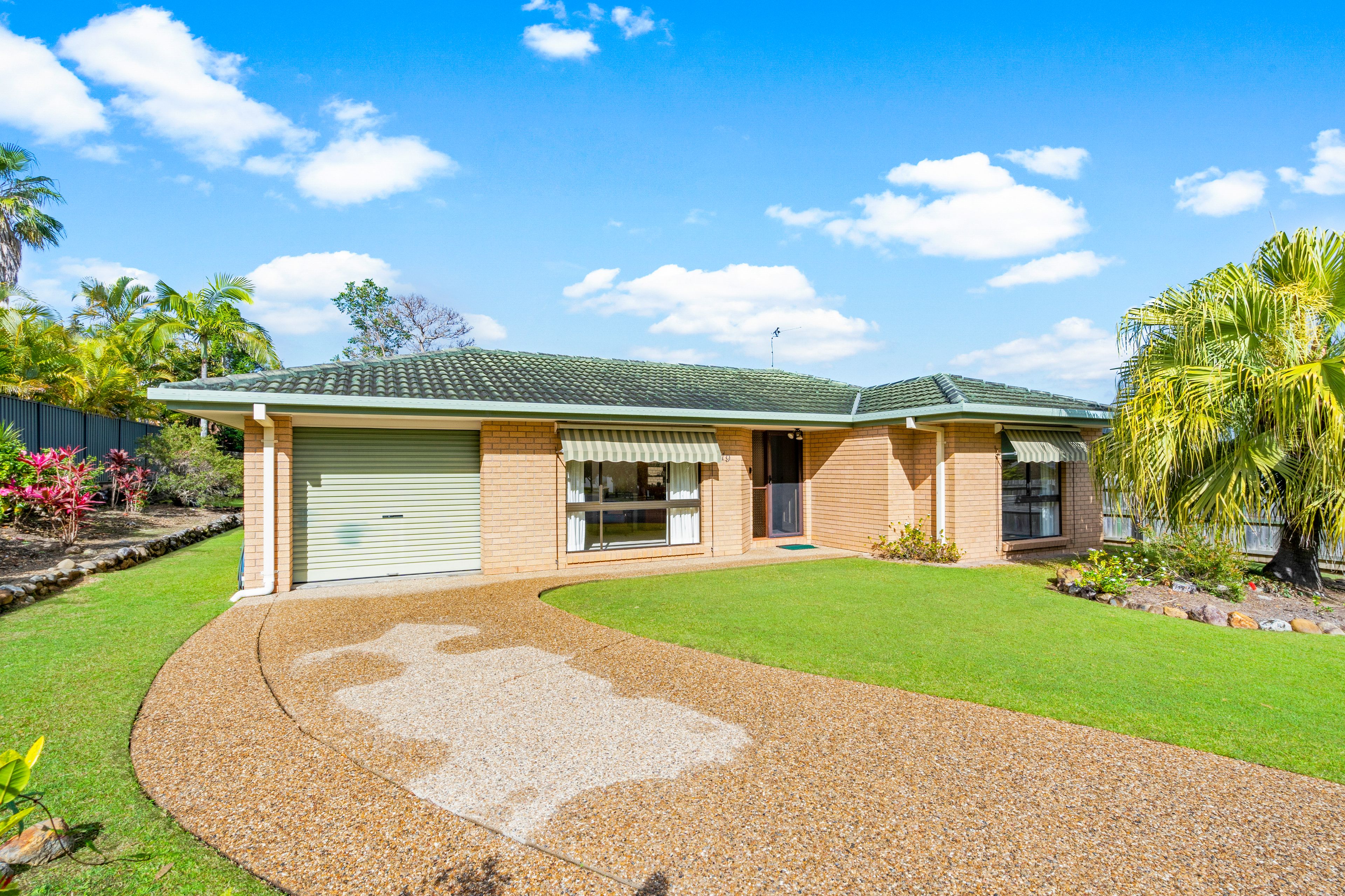 19 Alamau Street, Benowa, QLD 4217