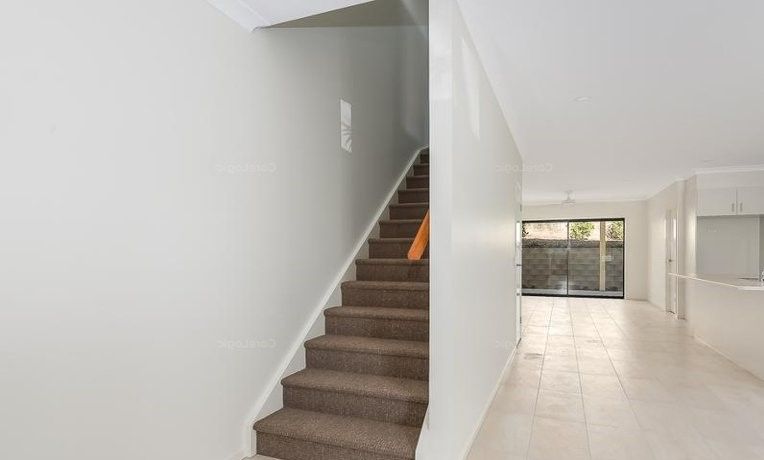 2/16 Enid Avenue, Southport, QLD 4215