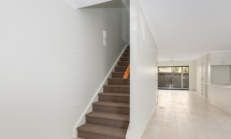 2/16 Enid Avenue, Southport, QLD 4215