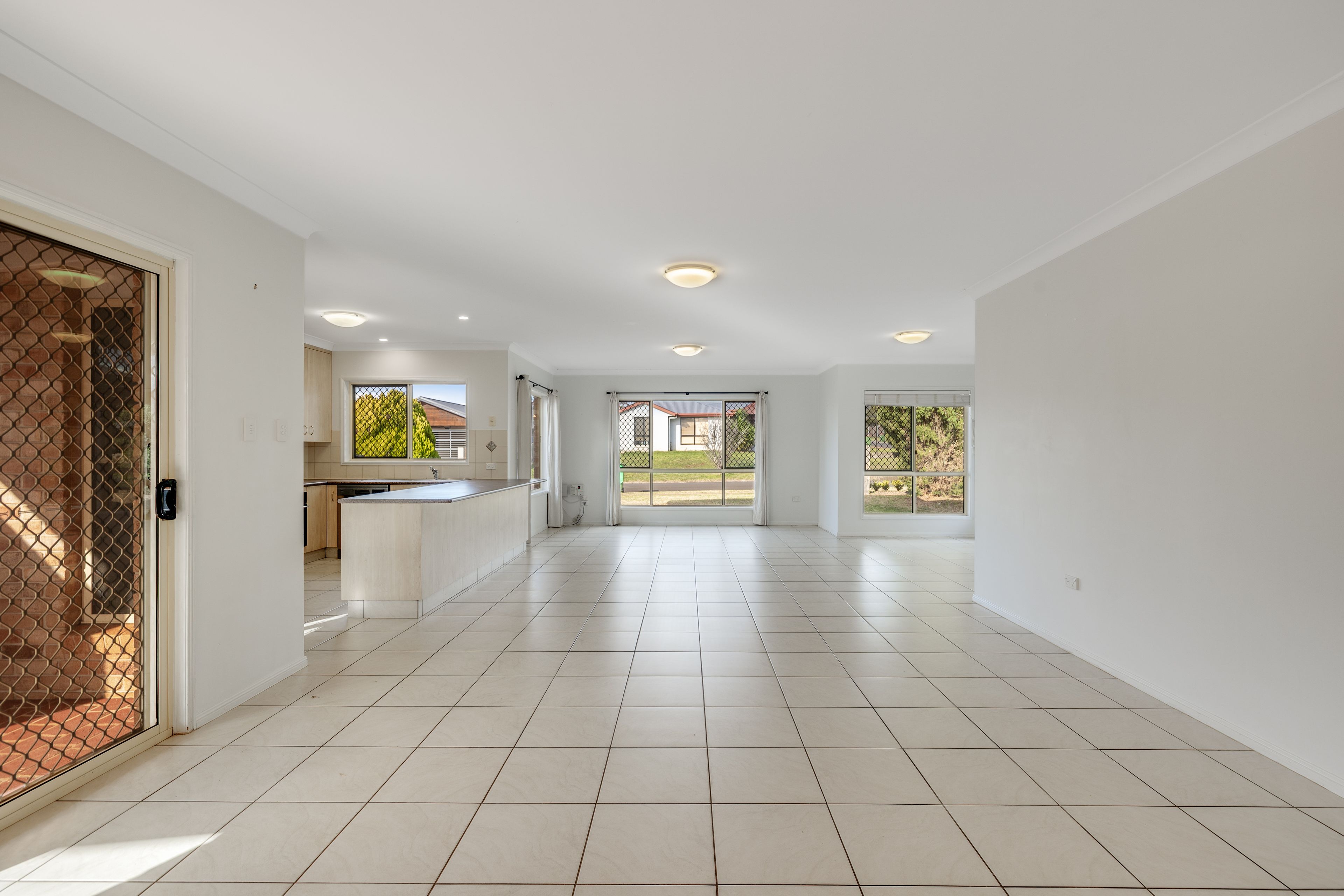 37 Hinchliffe Drive, Kearneys Spring, QLD 4350