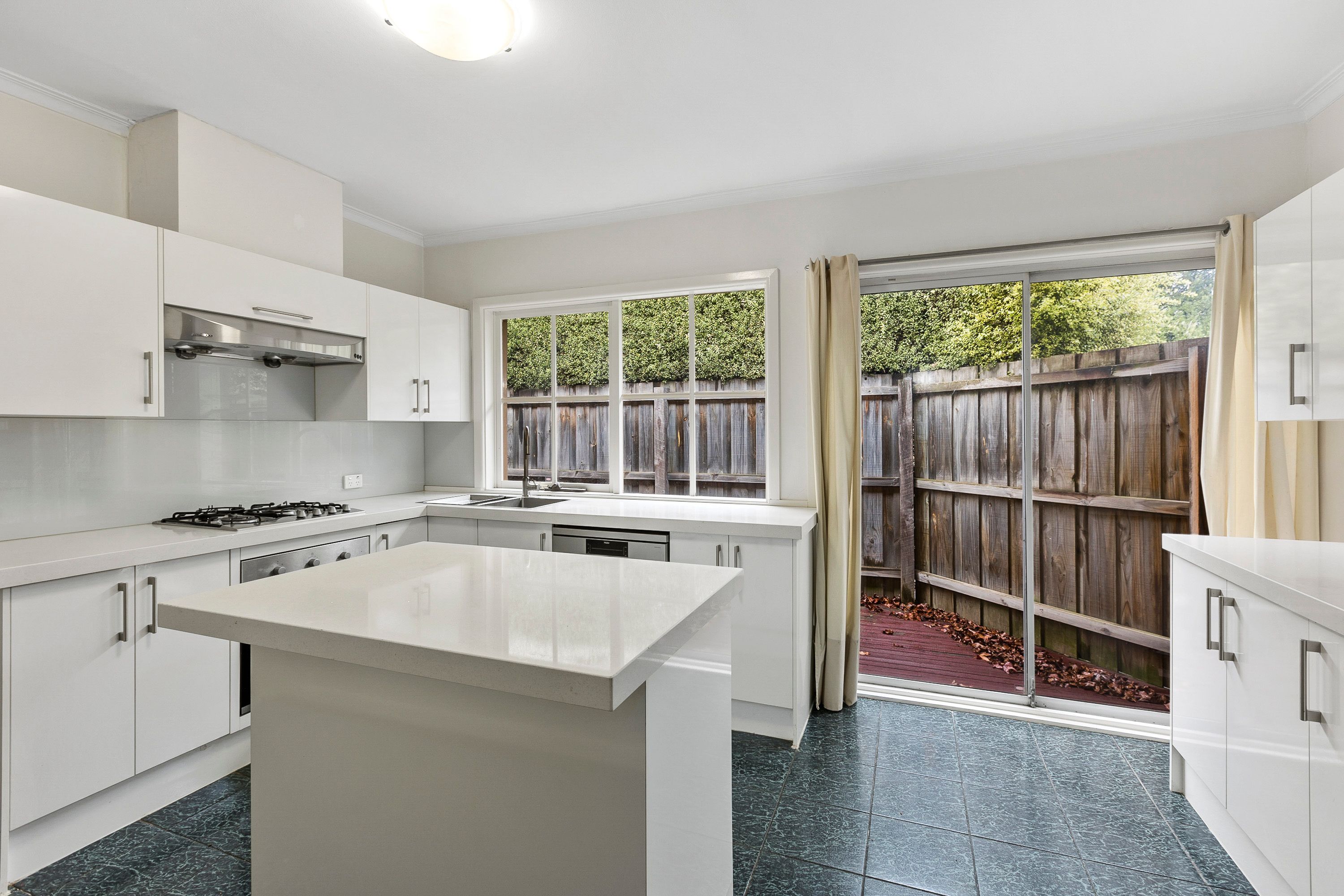1/4 Jolimont Road, Forest Hill, VIC 3131