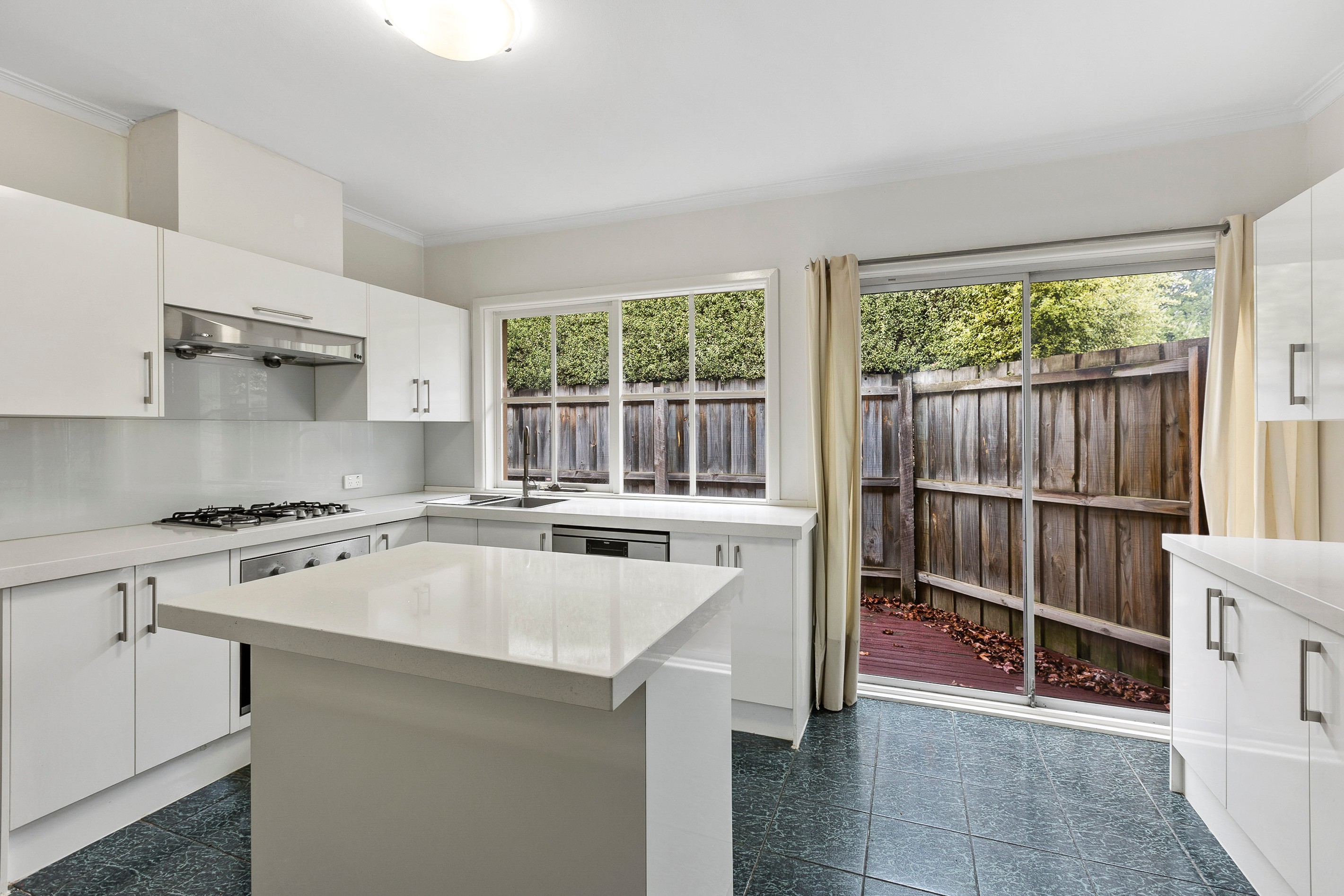 1/4 Jolimont Road, Forest Hill, VIC 3131