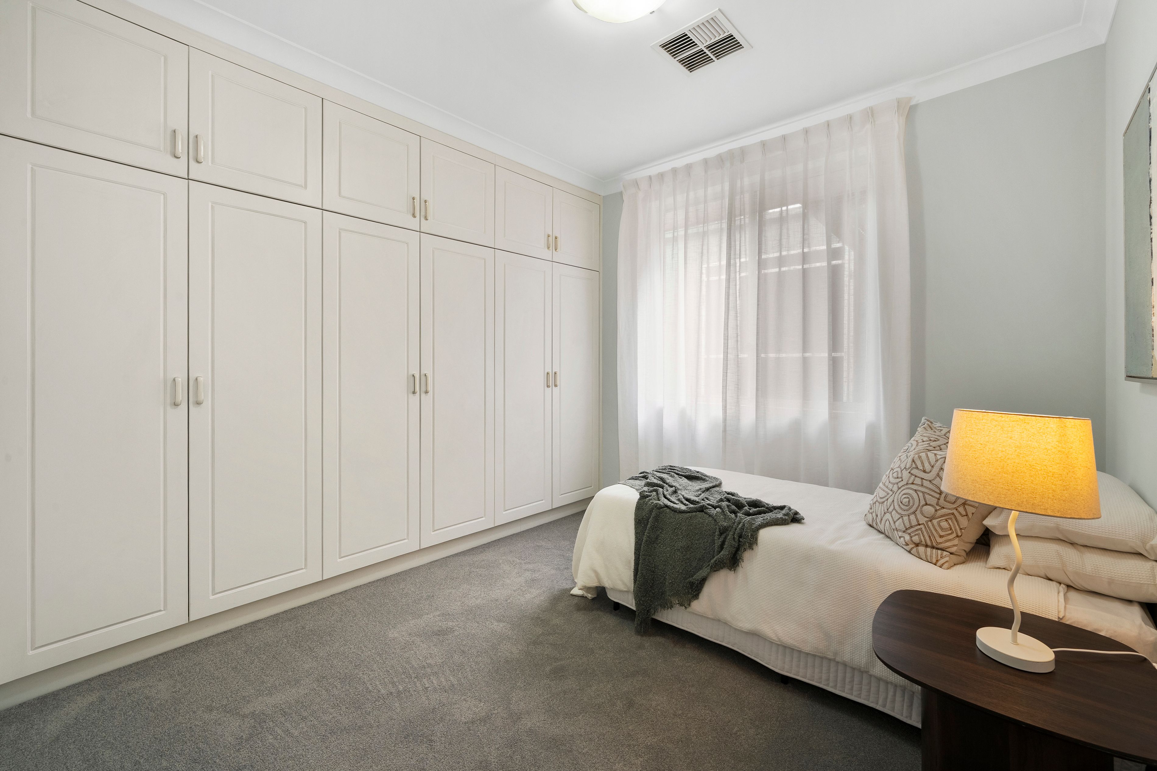 8 Zenobia Crescent — photo 10 of 15