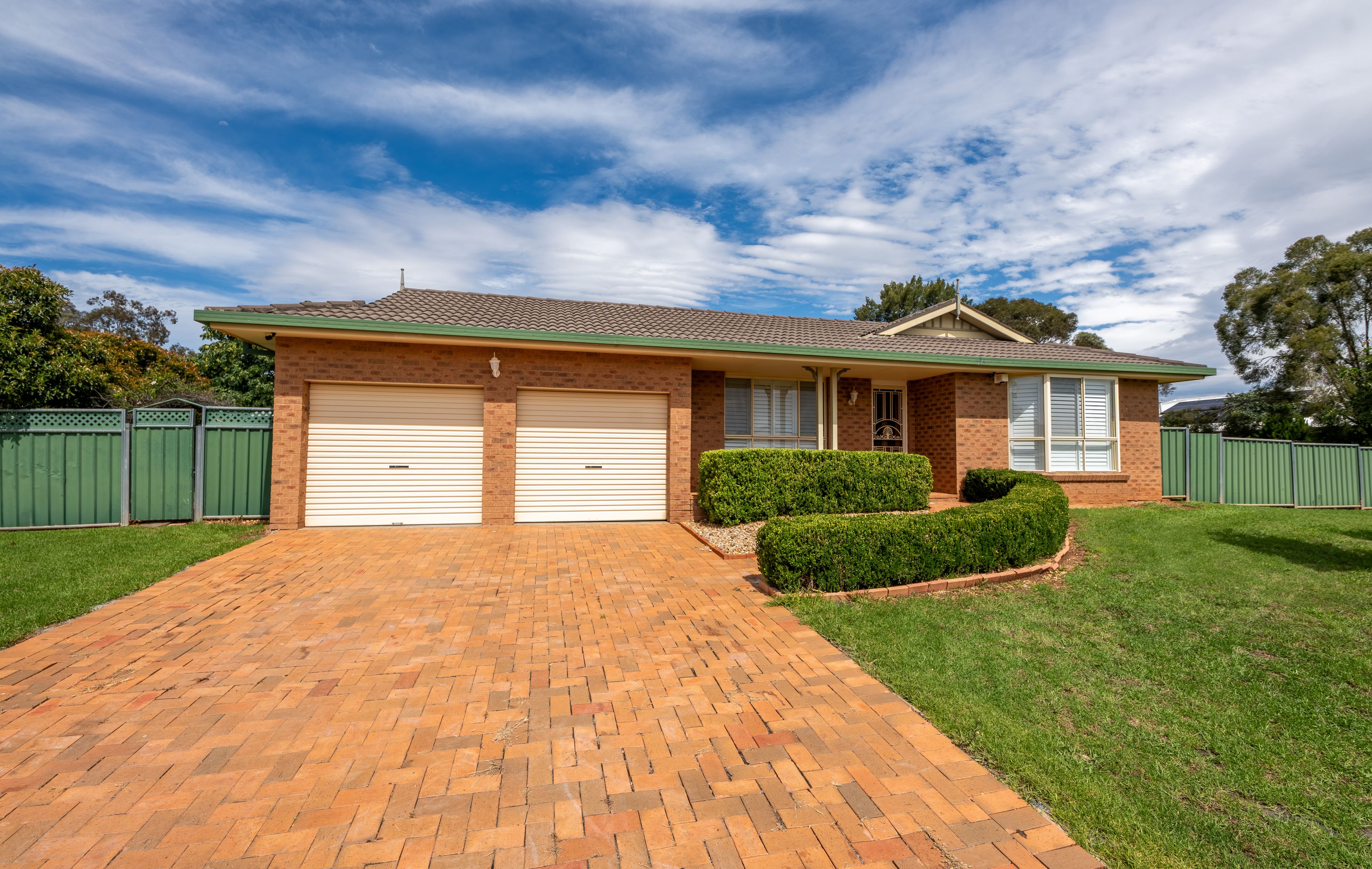 1-3 John Girdham Place, Forbes, NSW 2871