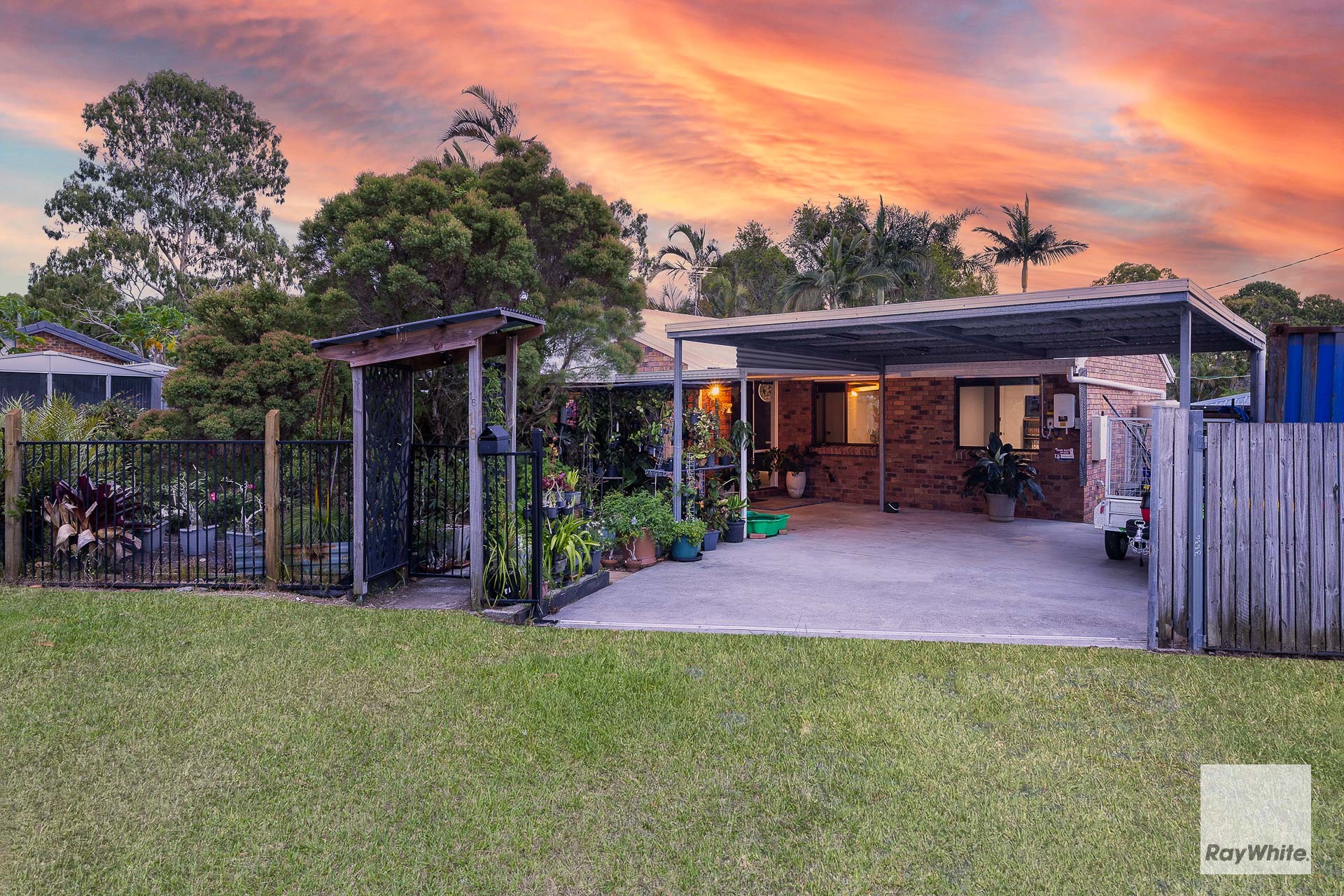 16 Shanahan Street, Redland Bay, QLD 4165