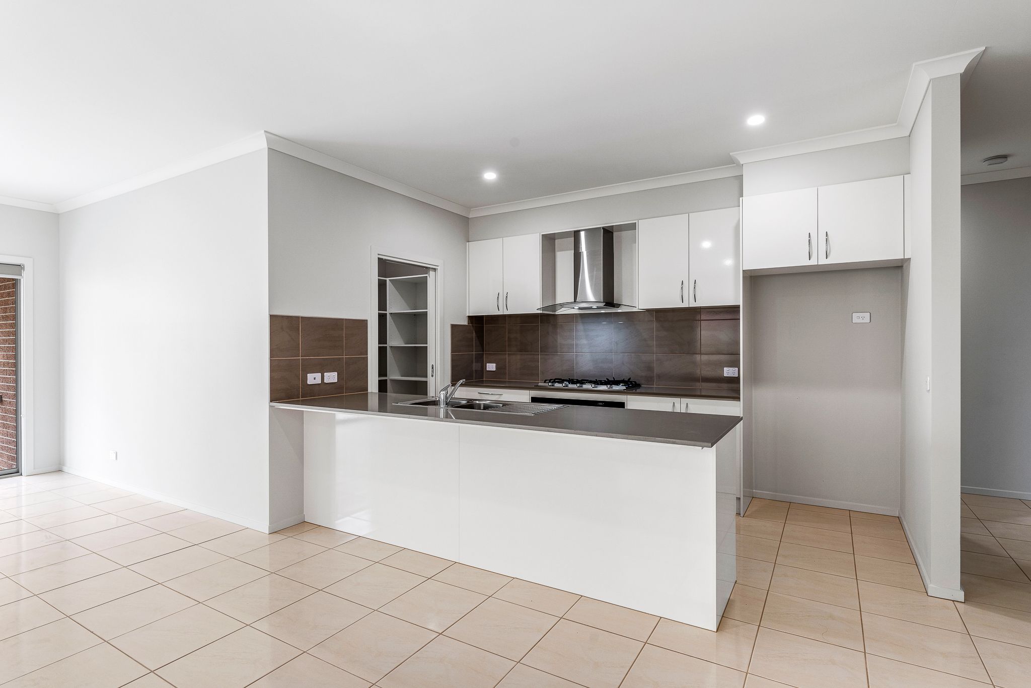 22 Everfair Crescent — photo 3 of 13