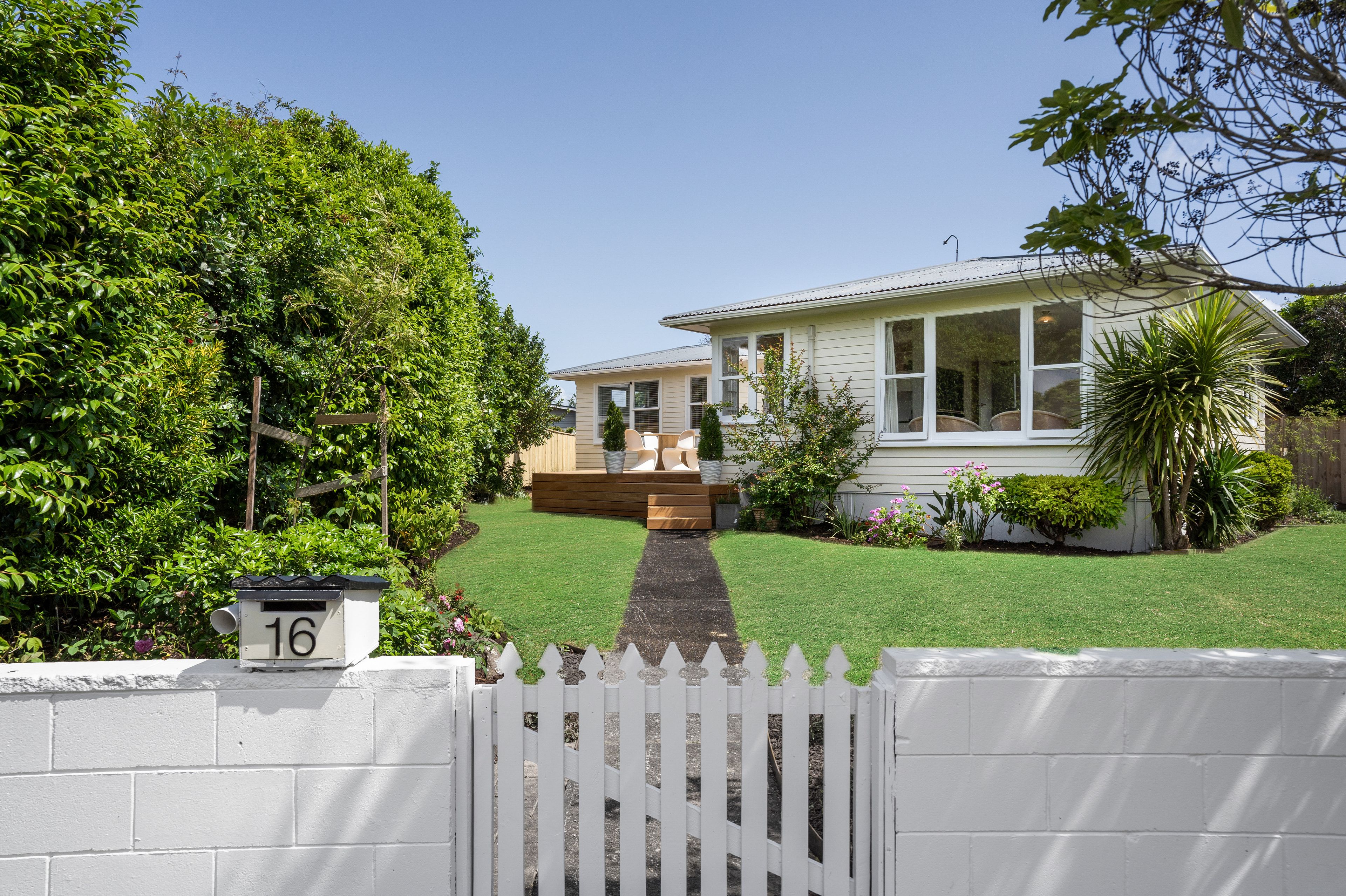 16 Brennan Avenue, Te Atatu Peninsula, Waitakere City