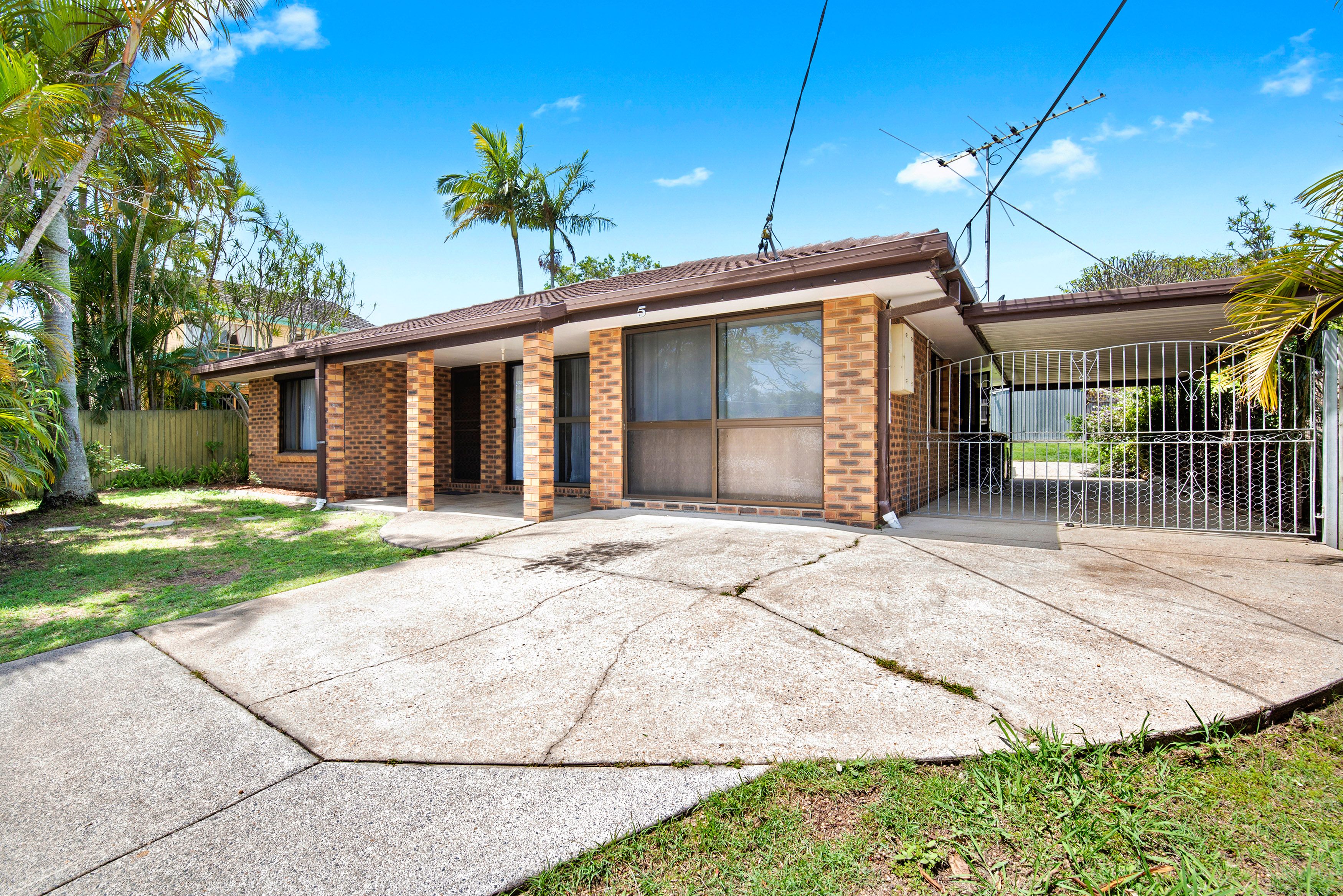 5 Ashmole Road, Redcliffe QLD 4020
