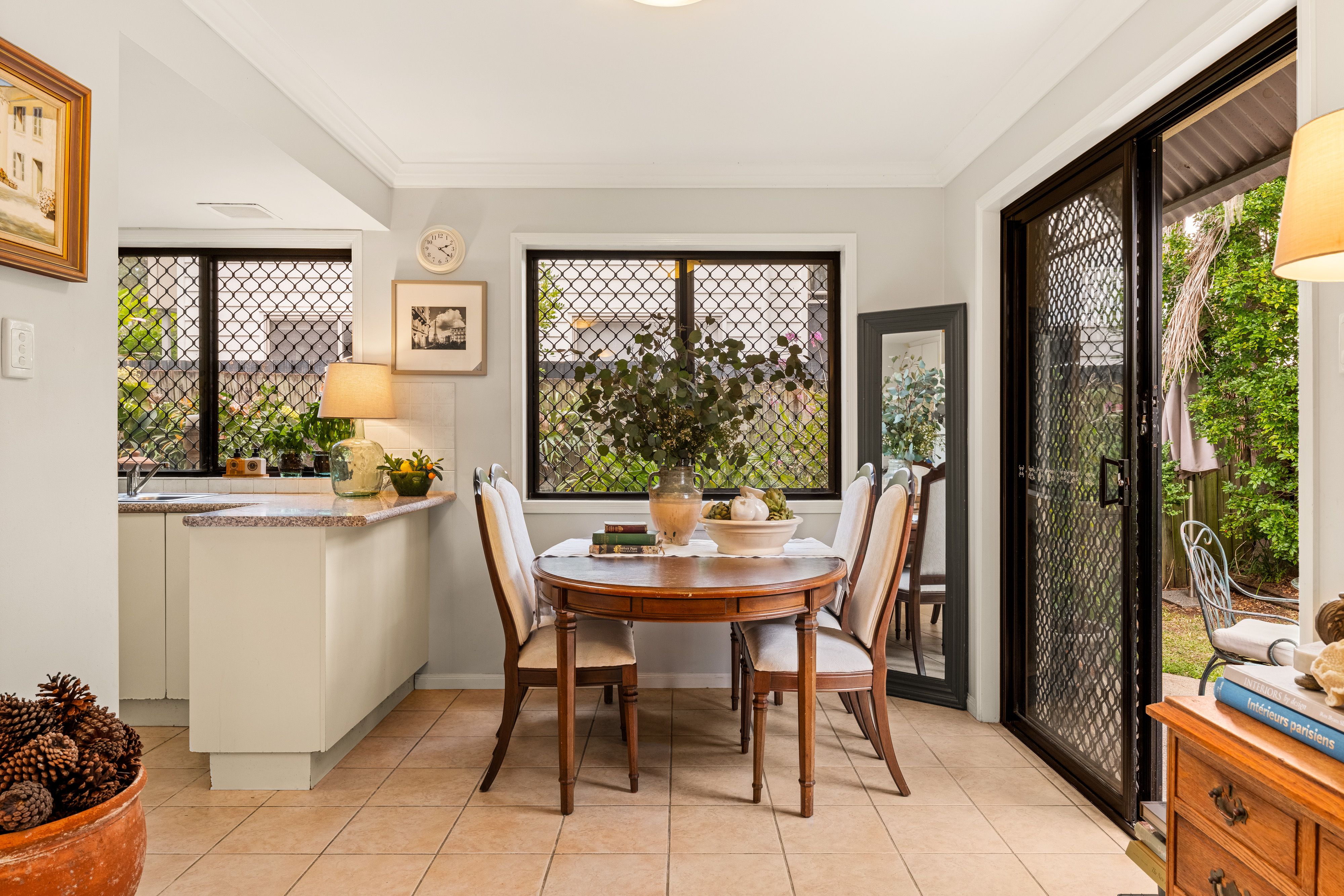 8/11 Barton Road — photo 5 of 17