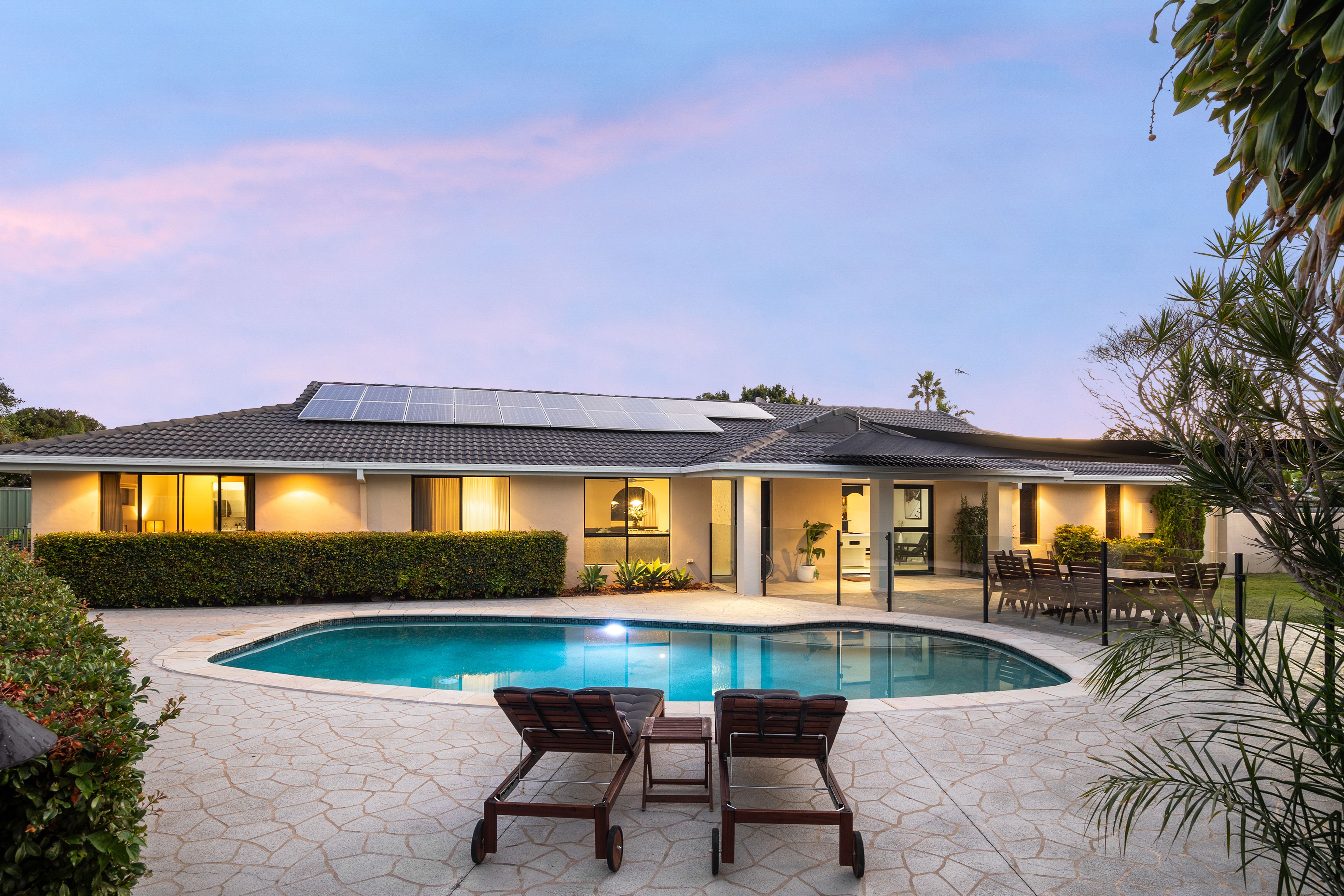 32 Wayfarer Avenue, Mermaid Waters QLD 4218