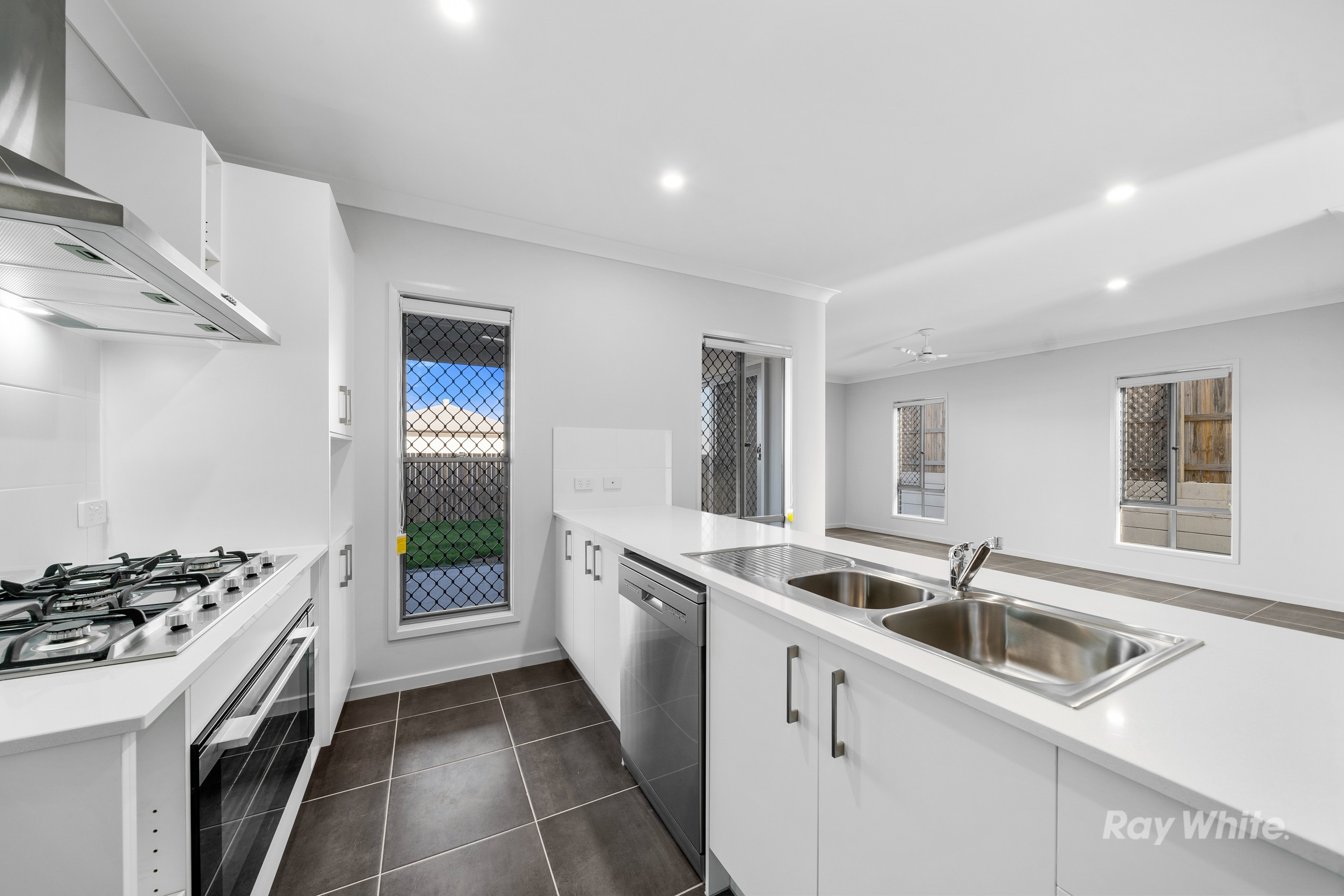 6 Bolte Street, SPRING MOUNTAIN, QLD 4300