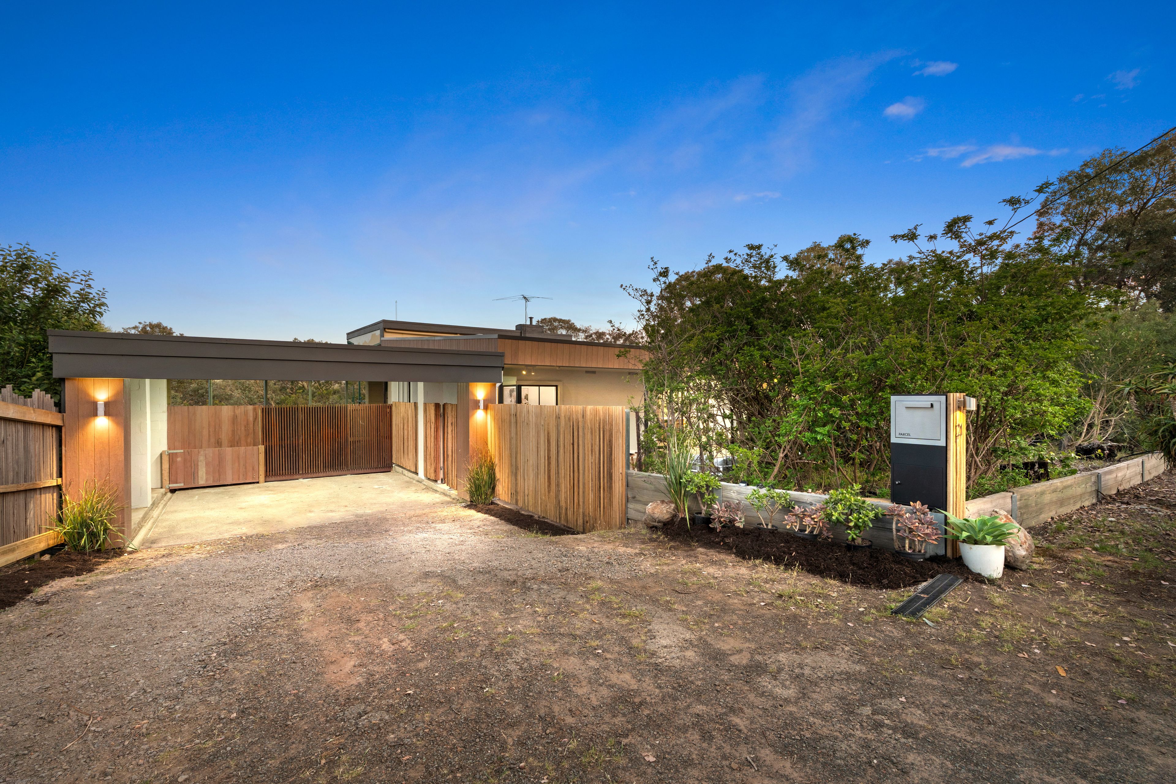 21 Thompson Crescent, Research, VIC 3095