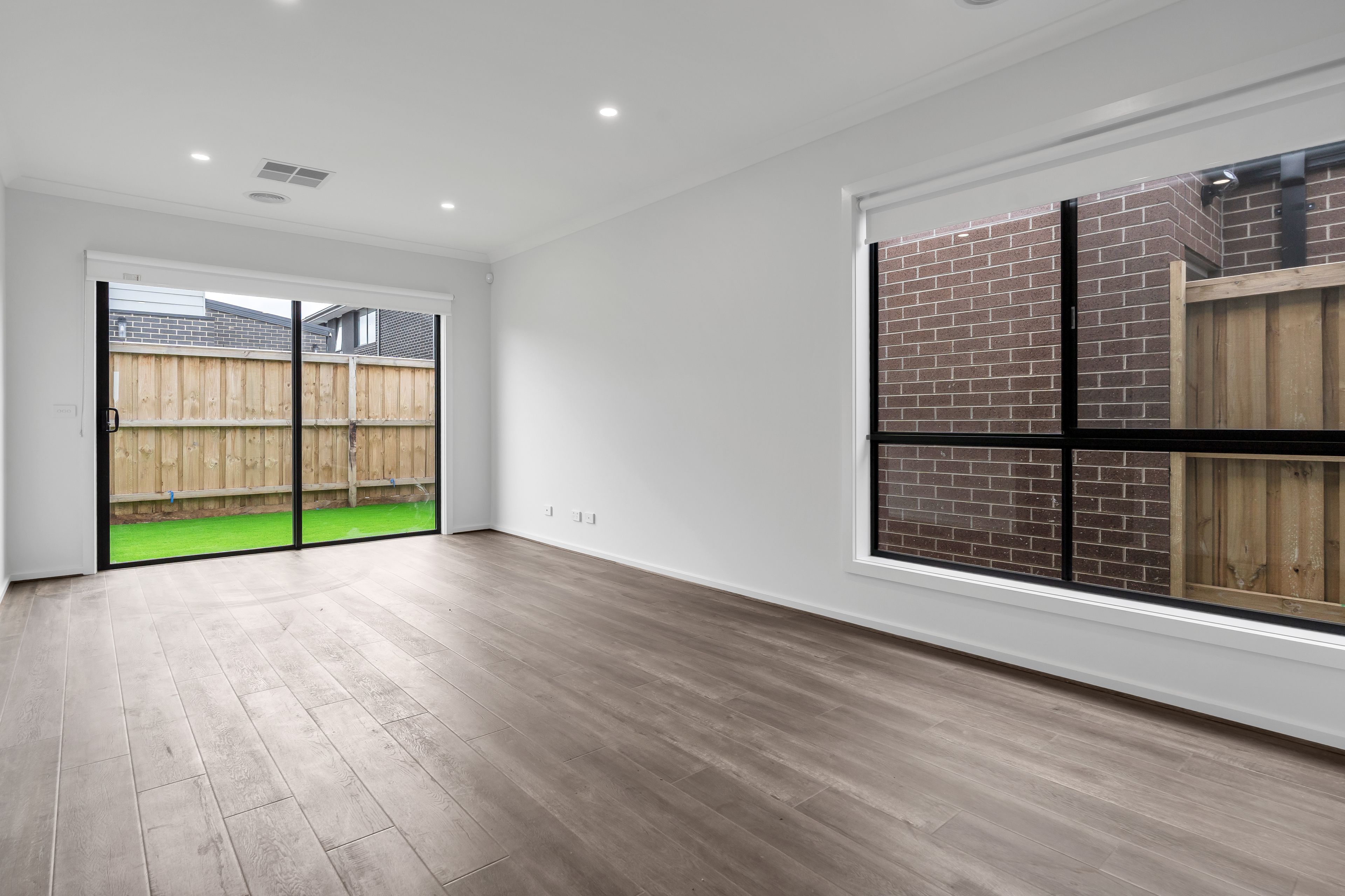 10 Brushton Street, MANOR LAKES, VIC 3024