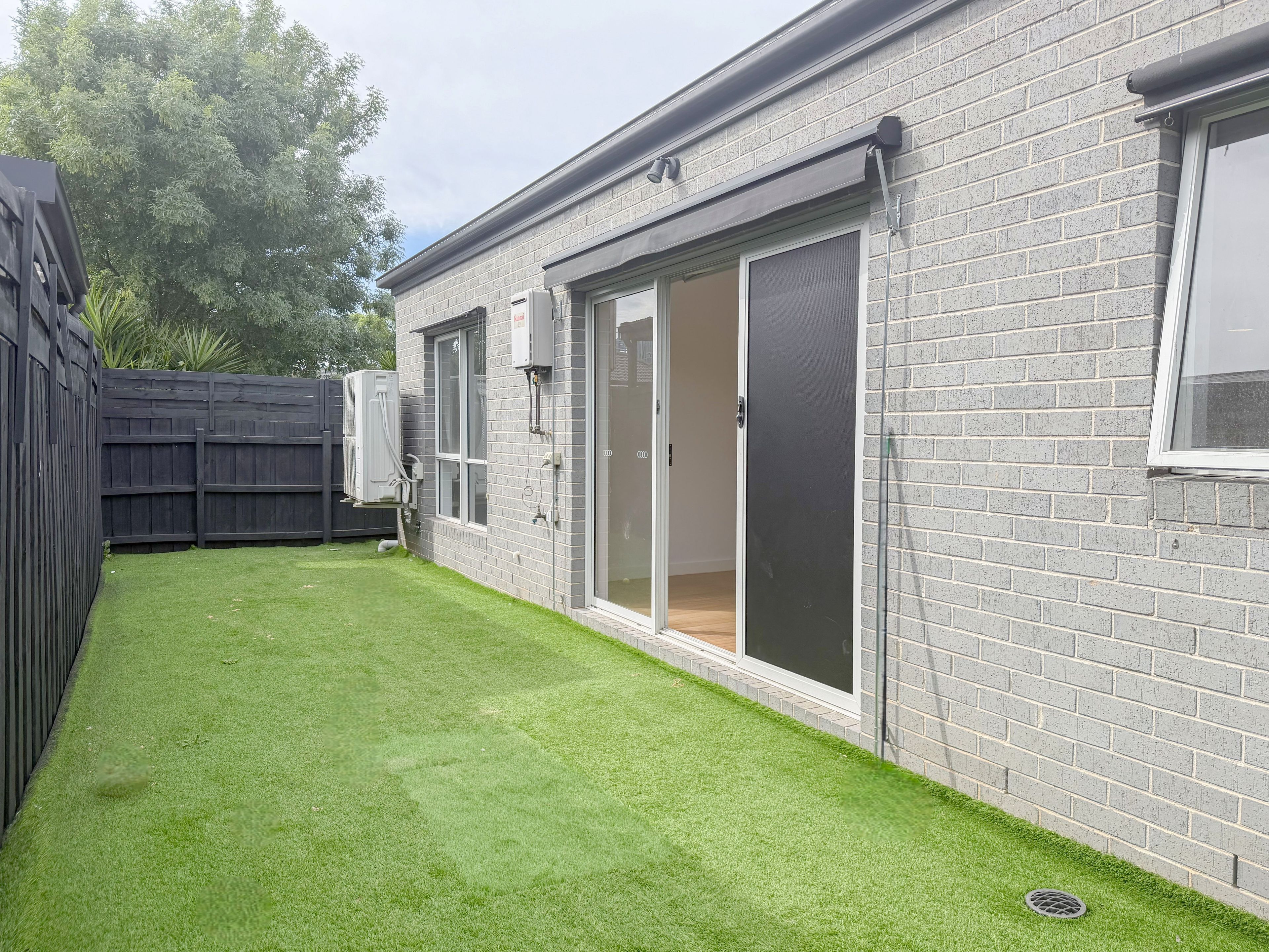 2/104 Daley Street — photo 15 of 16