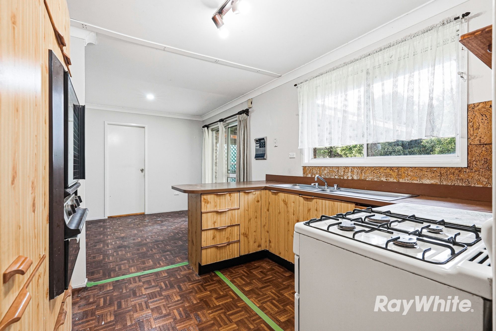 23 Ashgrove Crescent — photo 10 of 20