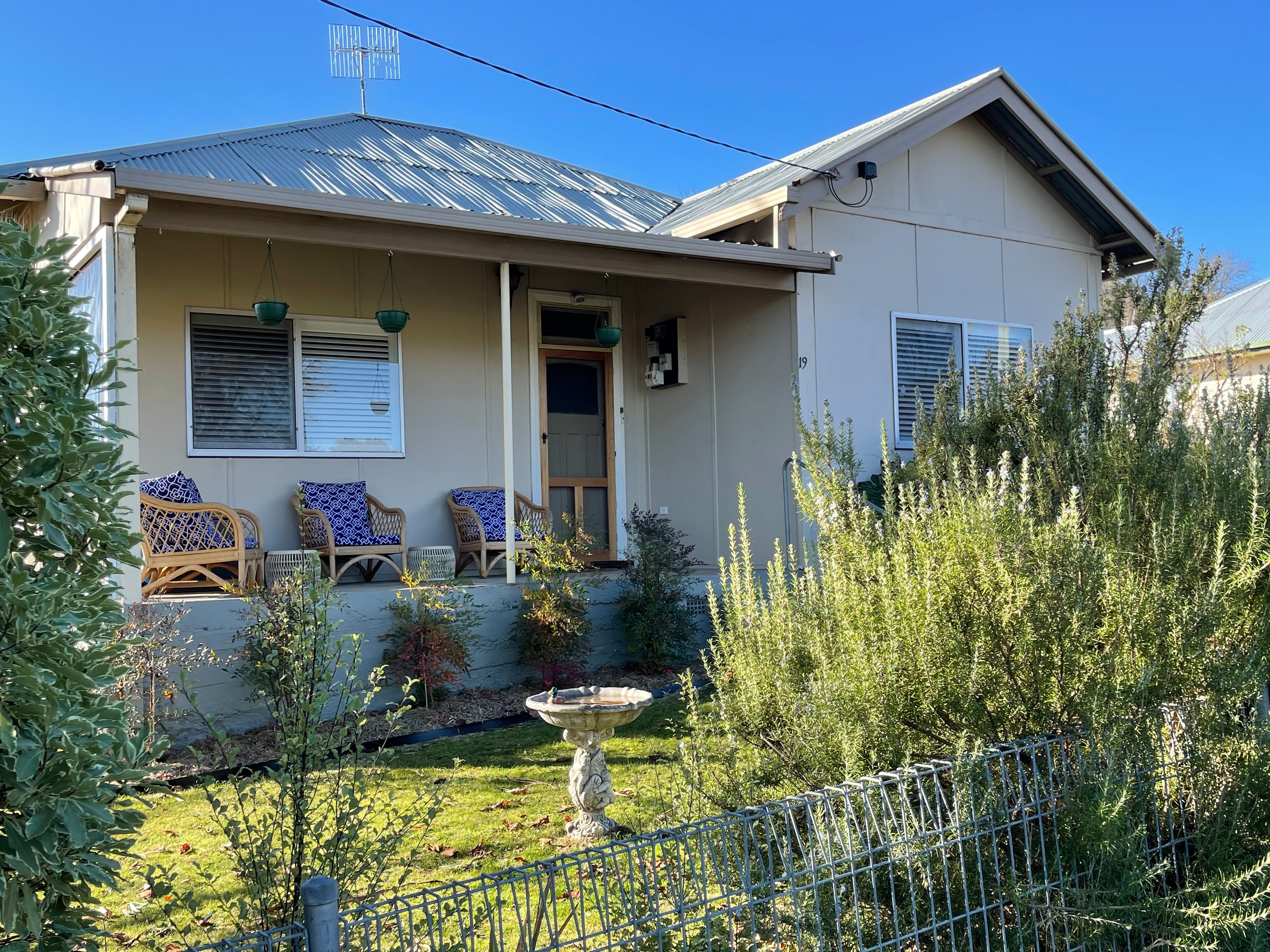 19 Regent Street, Tumbarumba NSW 2653