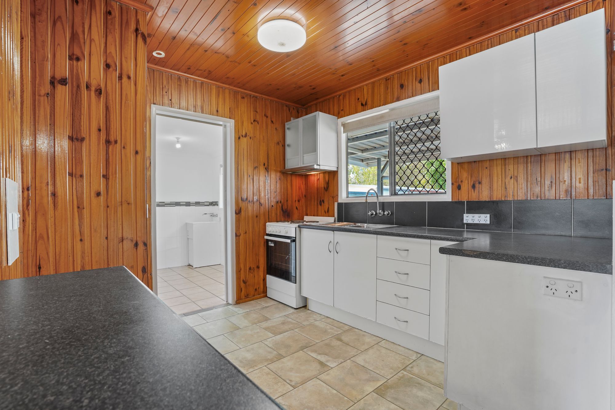 14 Ellen Street — photo 4 of 14