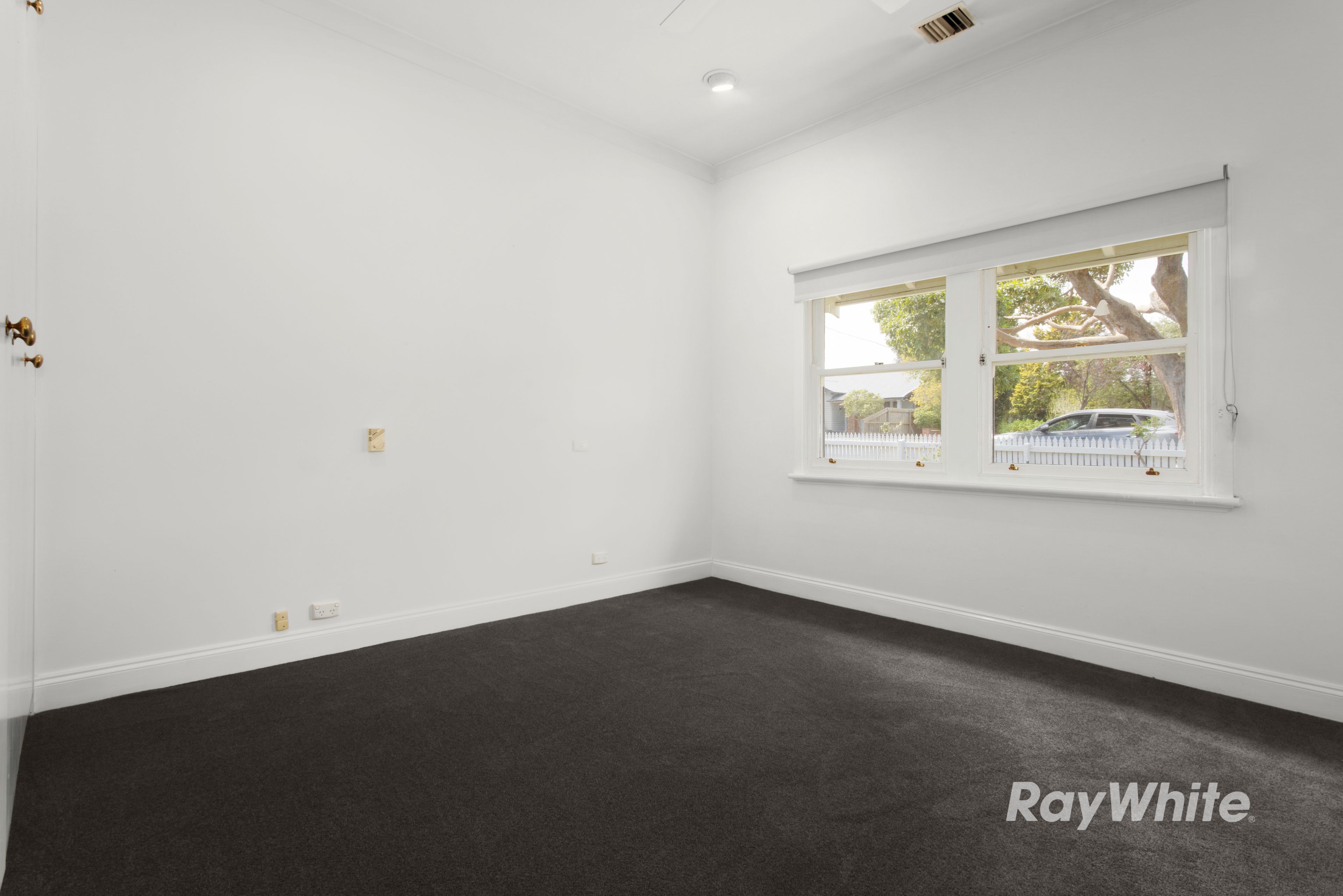 23 Bowen Street — photo 7 of 7