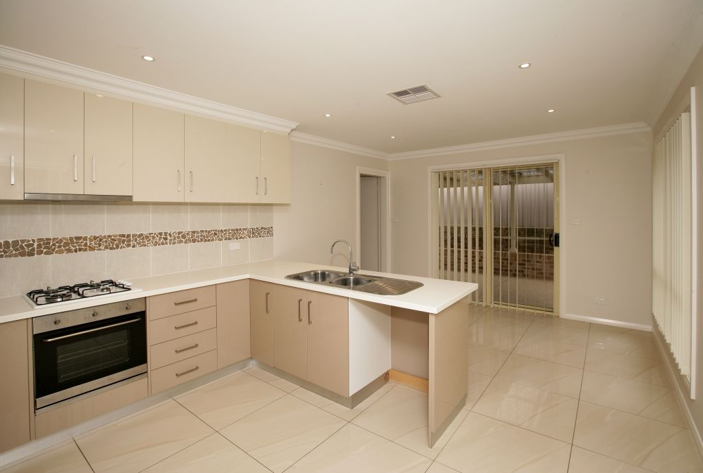 2/81 Atherton Crescent, Tatton, NSW 2650