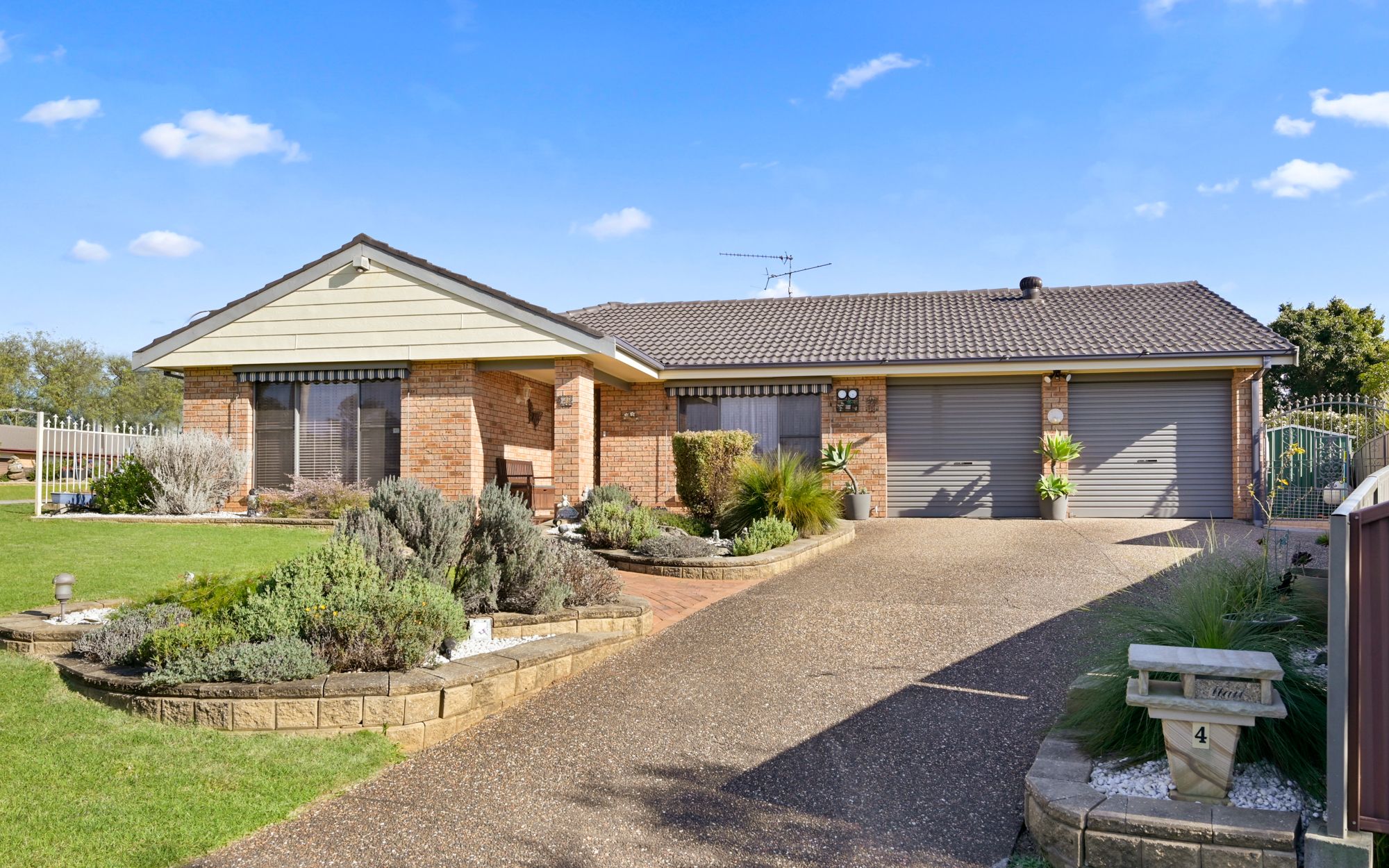 4 Swiveller Close, Ambarvale, NSW 2560