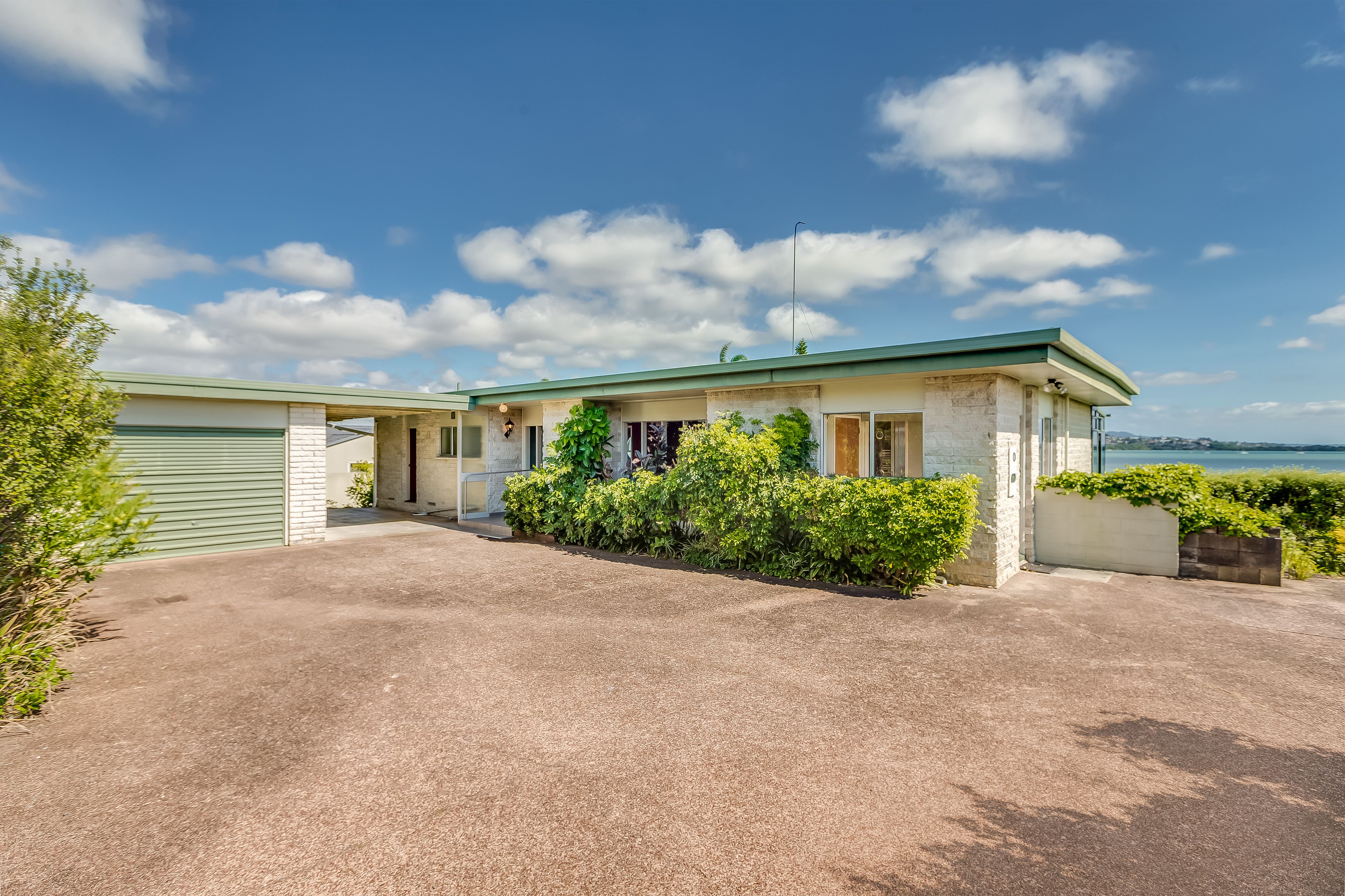 76 Bramley Drive, Farm Cove, Manukau City