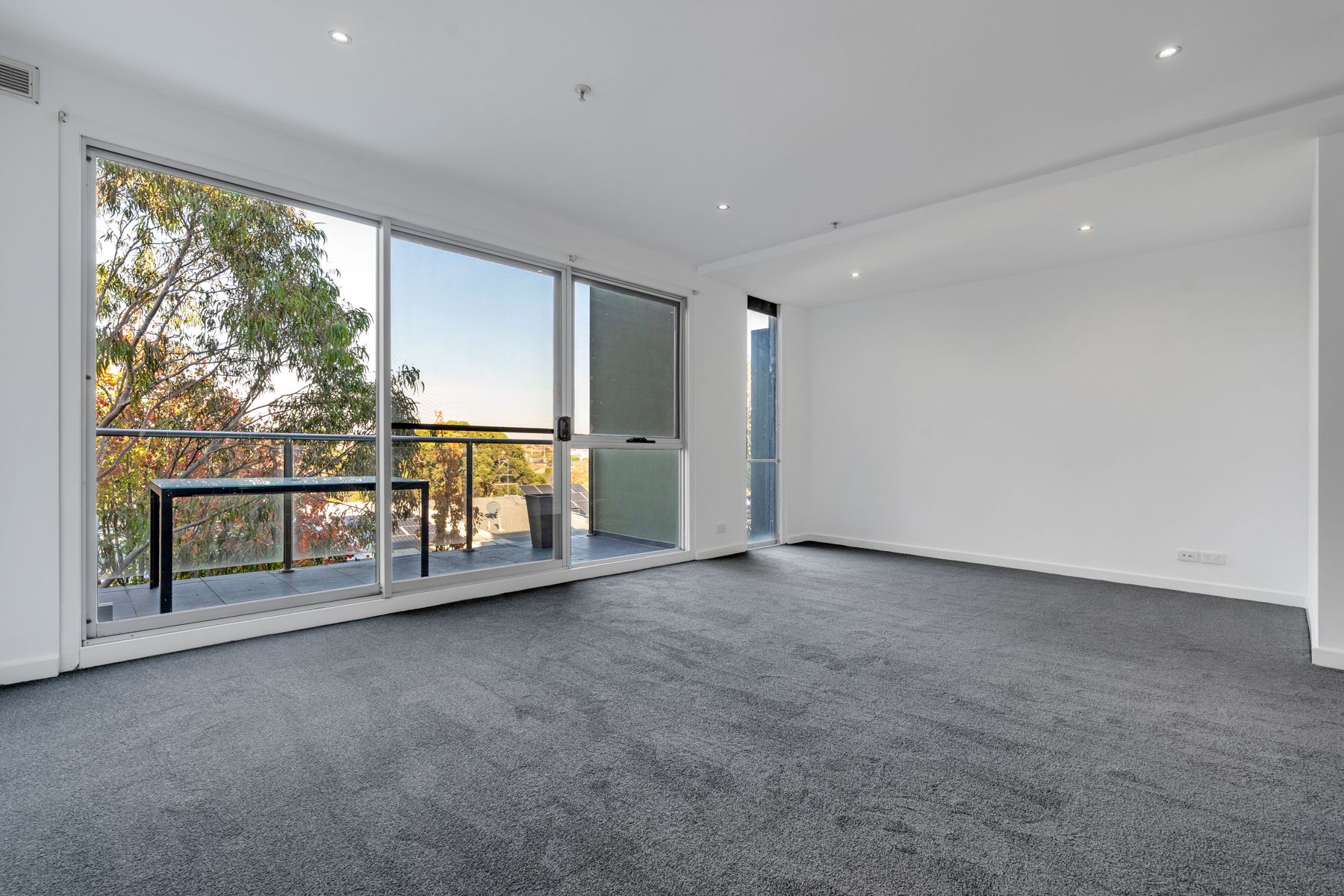 33/777 Bell Street — photo 13 of 16