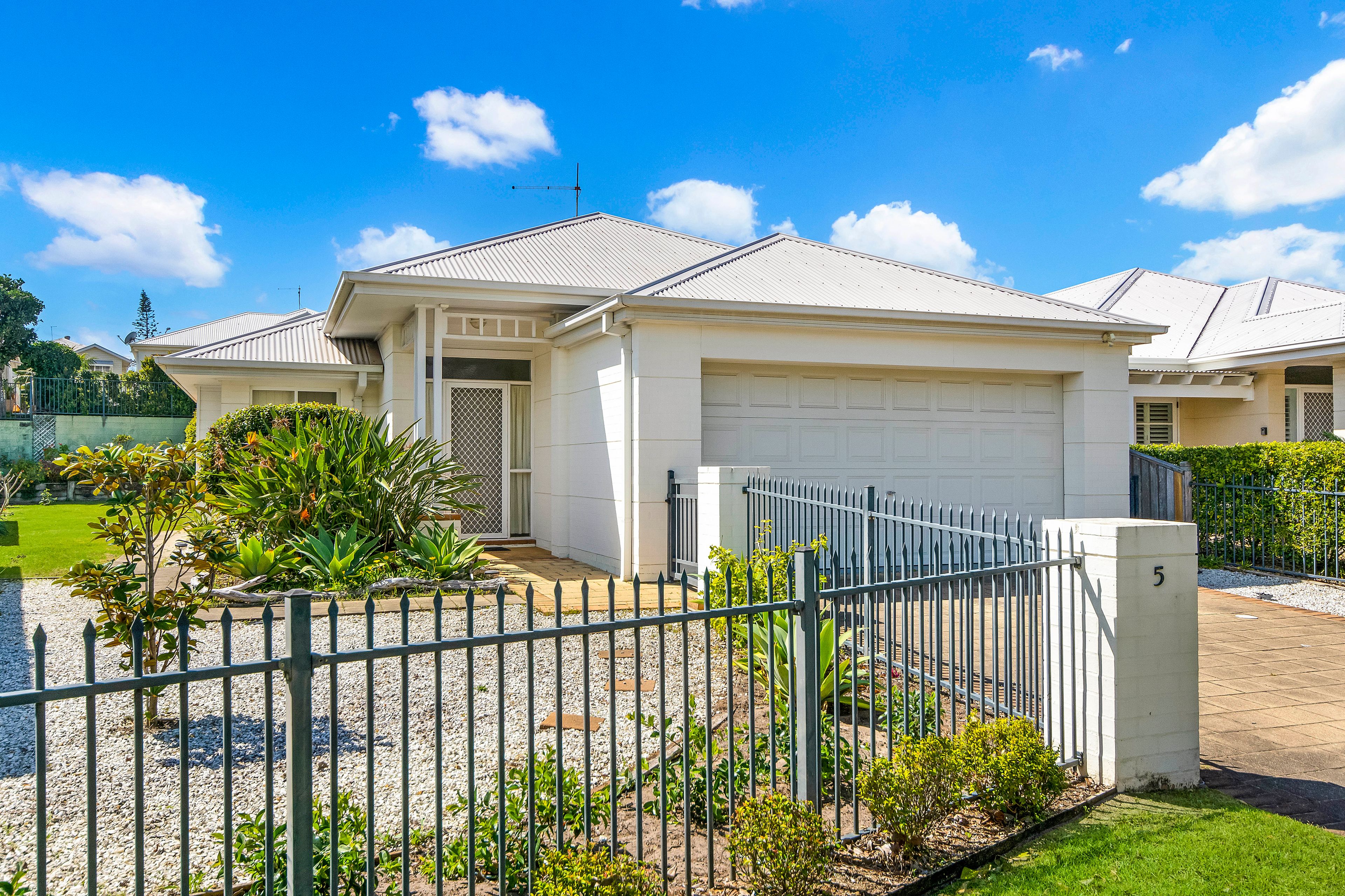 5 The Parkway, Yamba NSW 2464