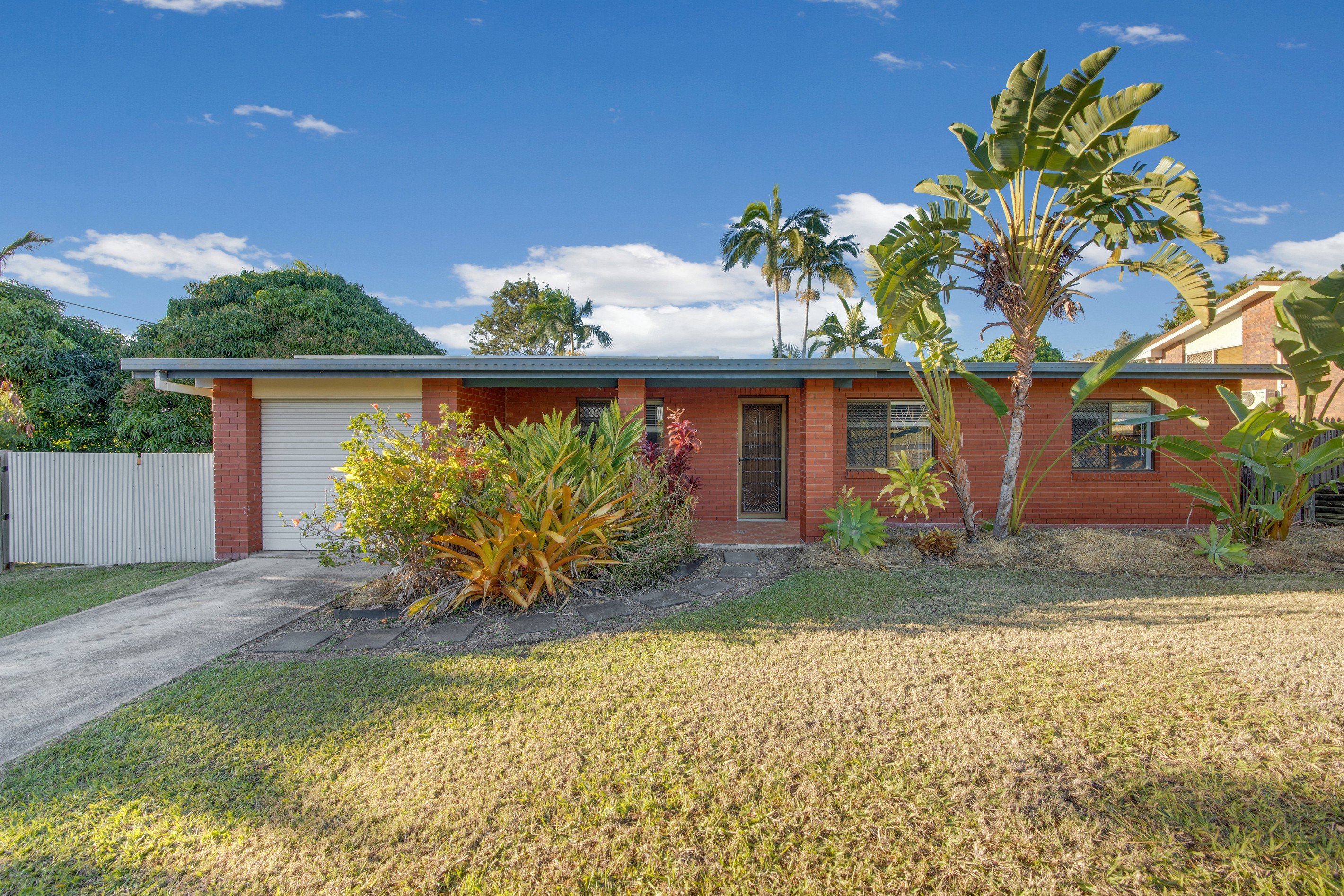 4 Mercedes Street, Clinton, QLD 4680