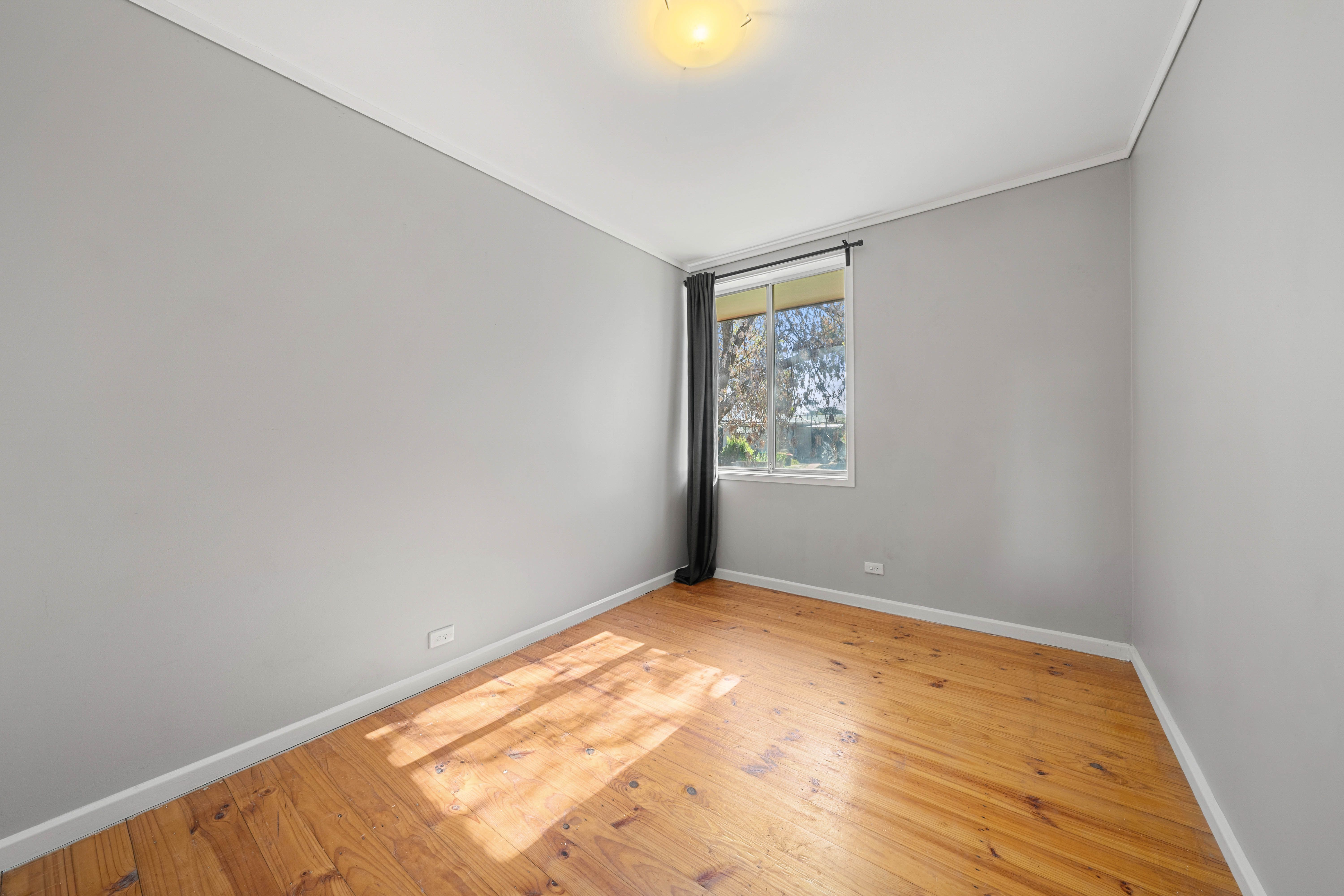18 Stretton Crescent — photo 11 of 20