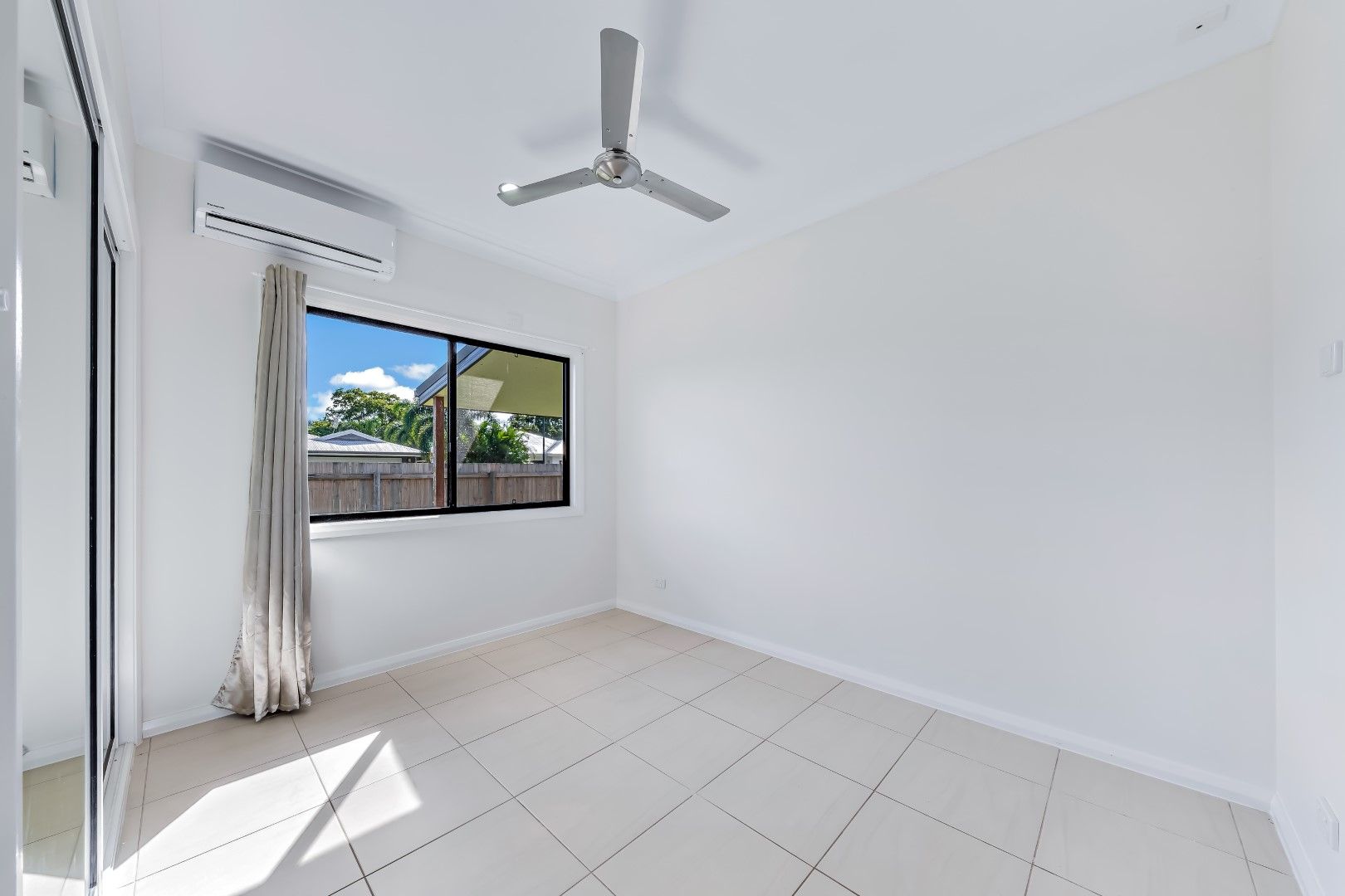 1/59 South Molle Boulevard, Cannonvale, QLD 4802