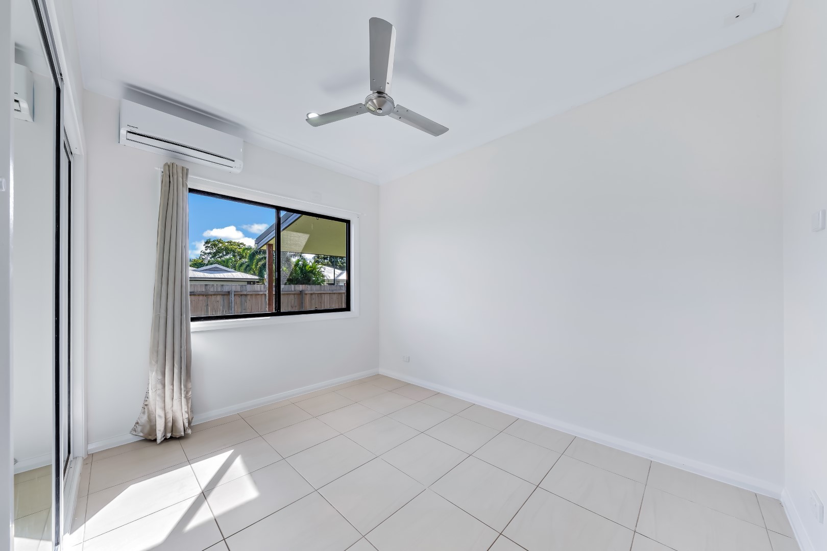 1/59 South Molle Boulevard, Cannonvale, QLD 4802