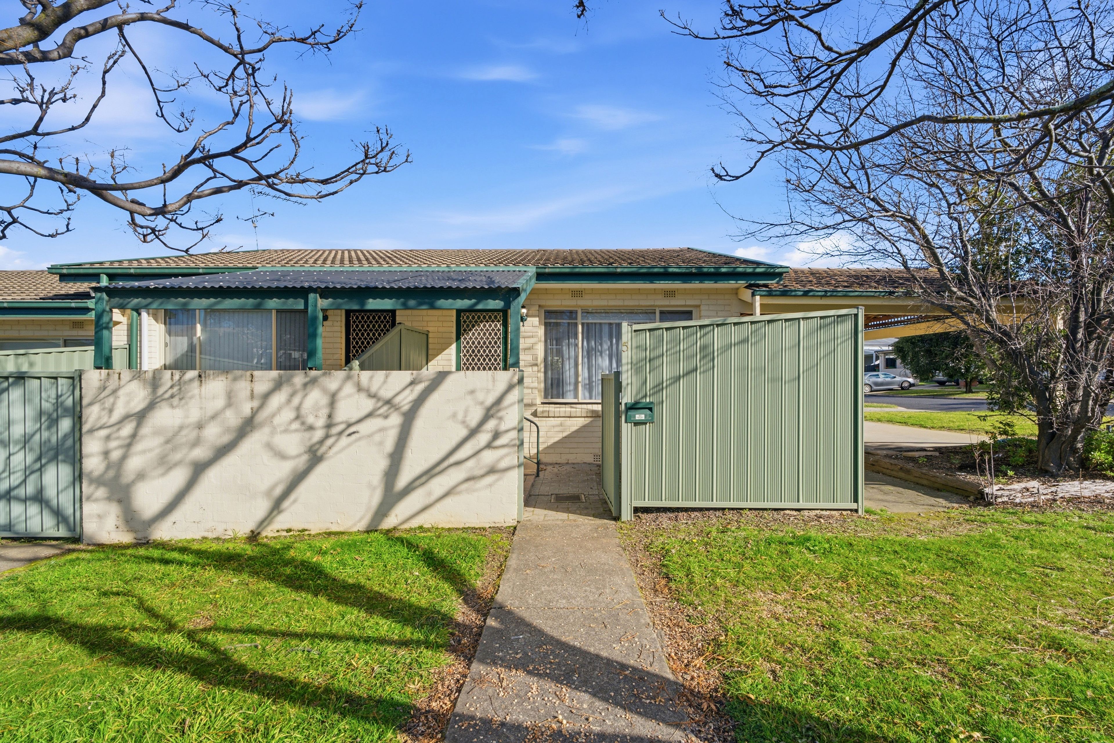 5/17 Moore Street — photo from Ray White Queanbeyan