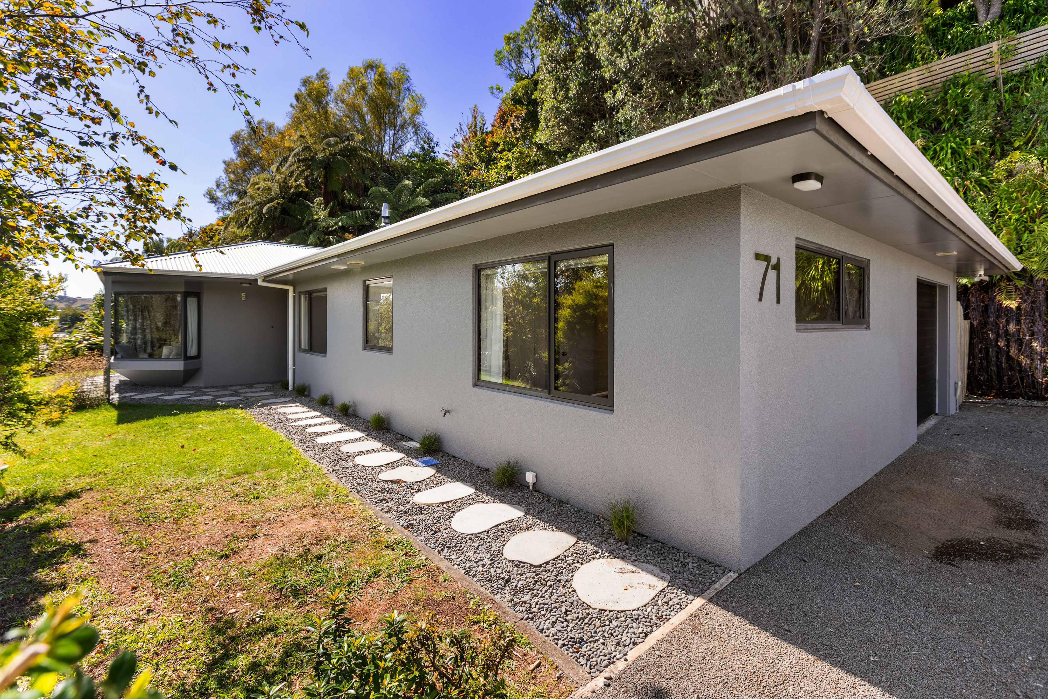 71 Poplar Grove, Whalers Gate, New Plymouth District