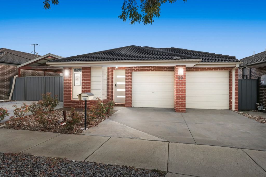 29 Holyoake Parade, MANOR LAKES VIC 3024