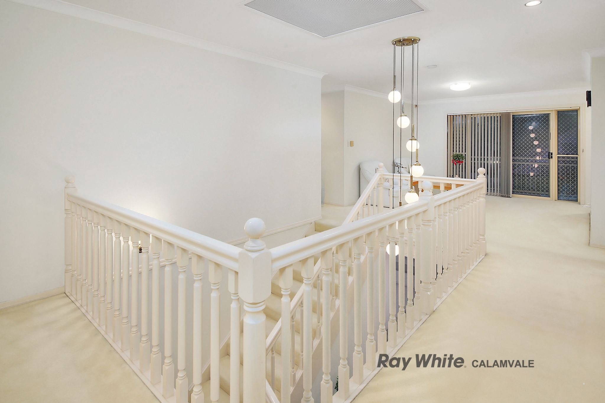 14 Cottonwood Crescent — photo 11 of 27