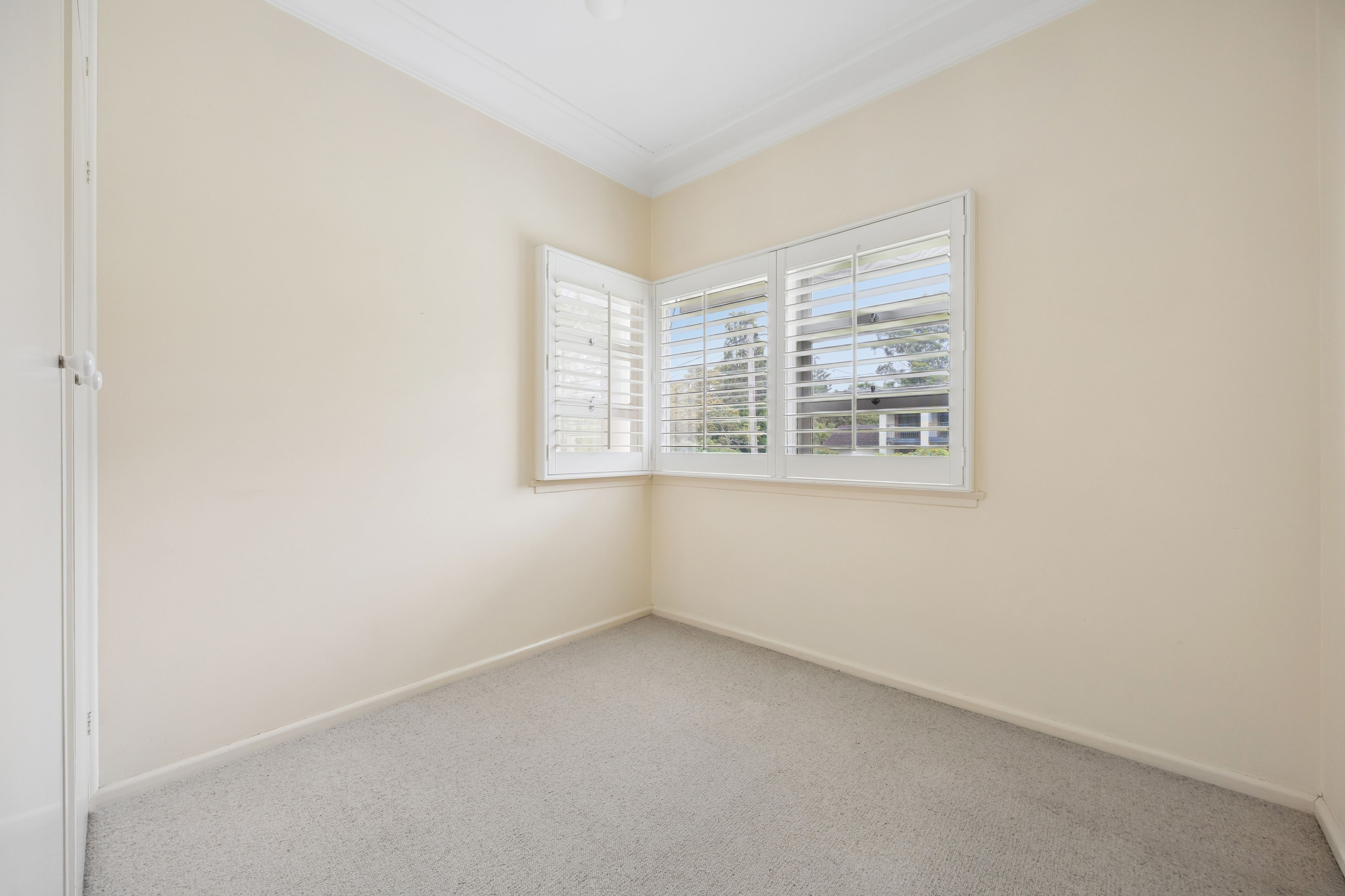 6 Livingstone Avenue — photo 5 of 11