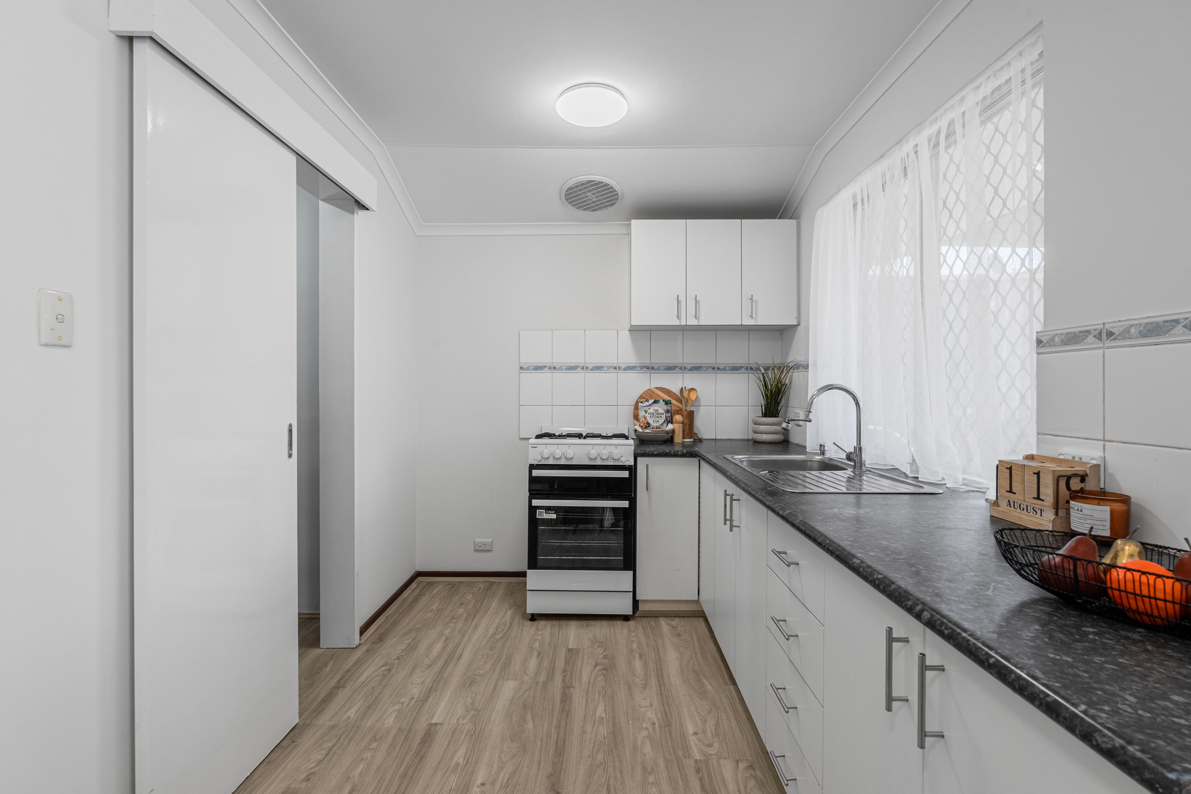 27 Cuttler Avenue — photo 12 of 30